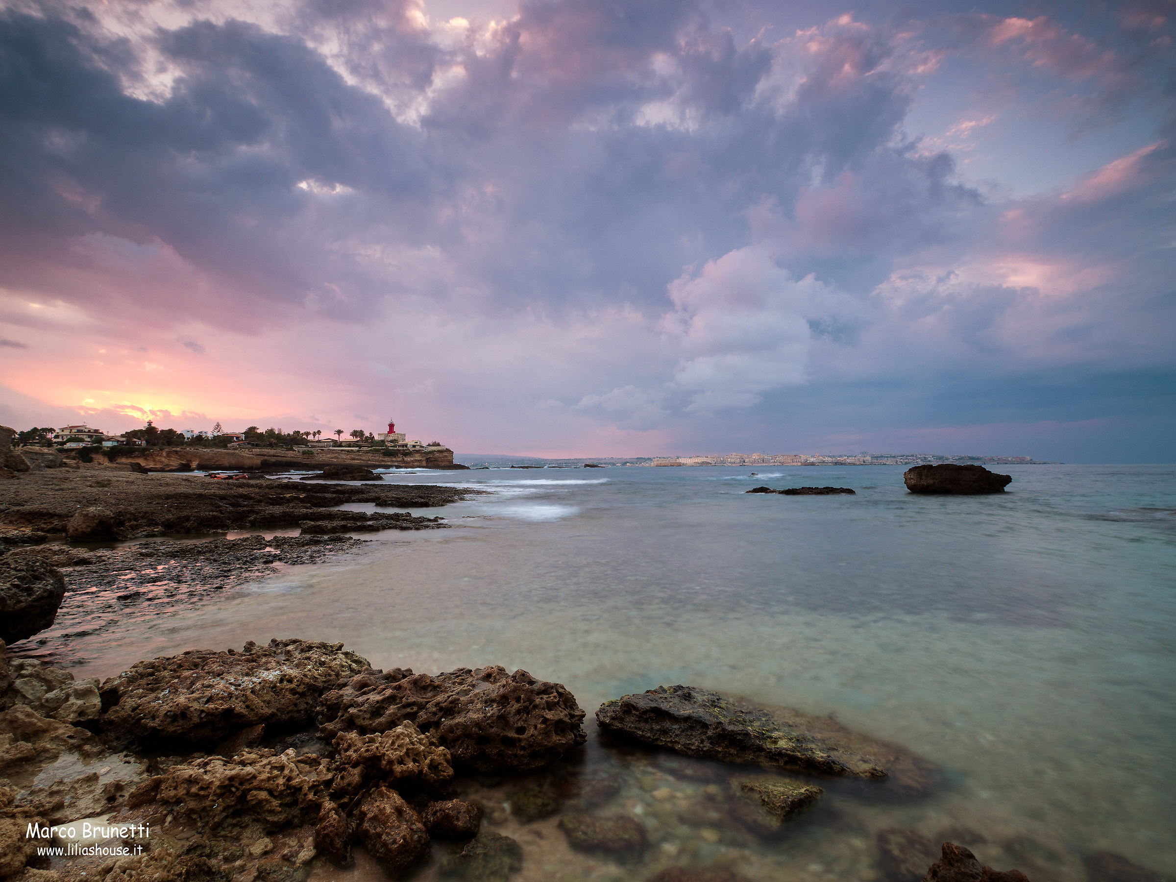 al tramonto guardando Siracusa