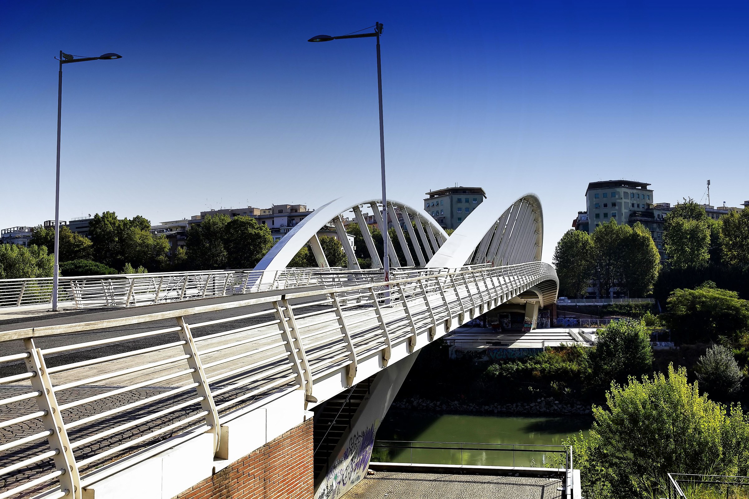 Ponte della musica alle 08.30 di Domenica