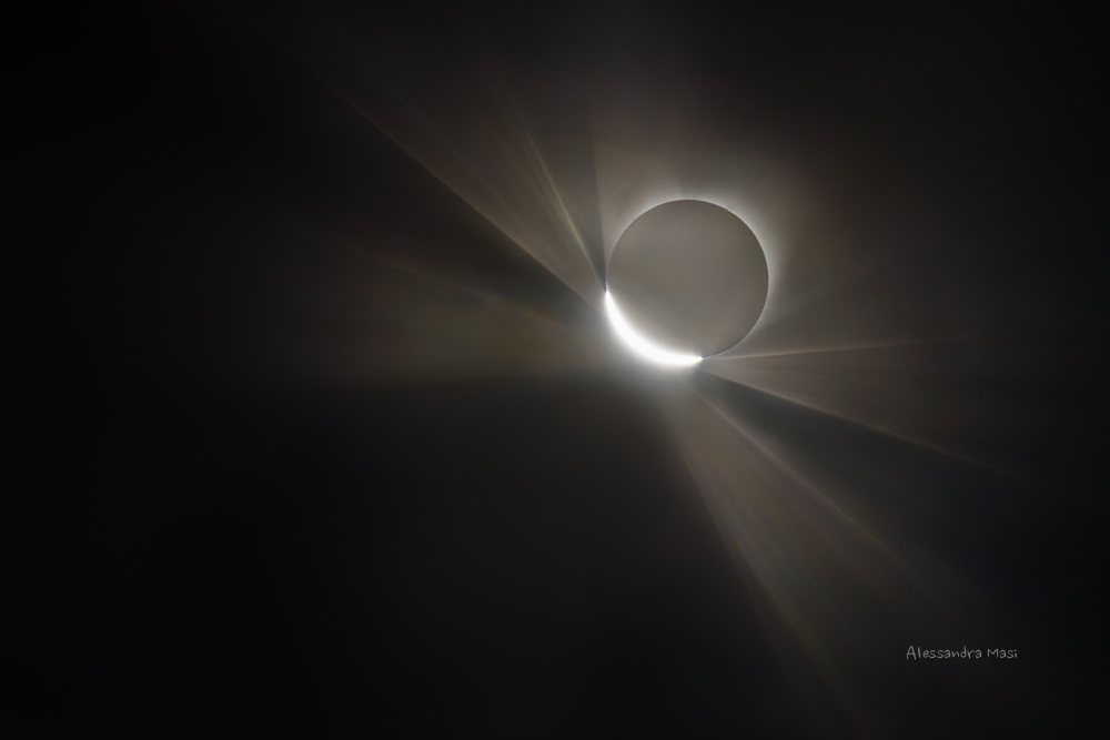 Eclissi solare, anello di diamante.