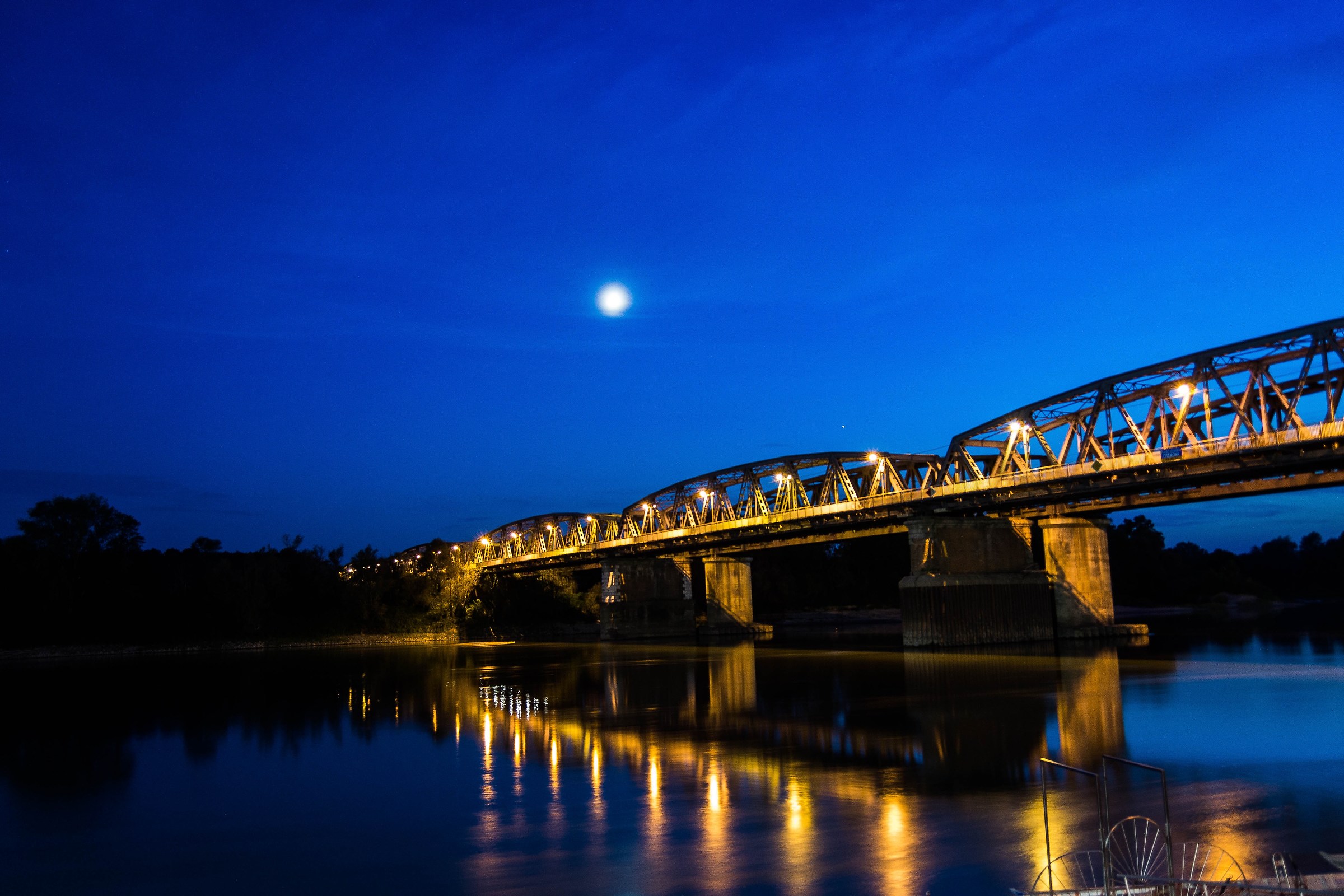 Prime nocturnal river po