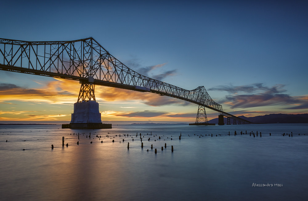 L bridge over the Columbia River in Astoria - Oregon