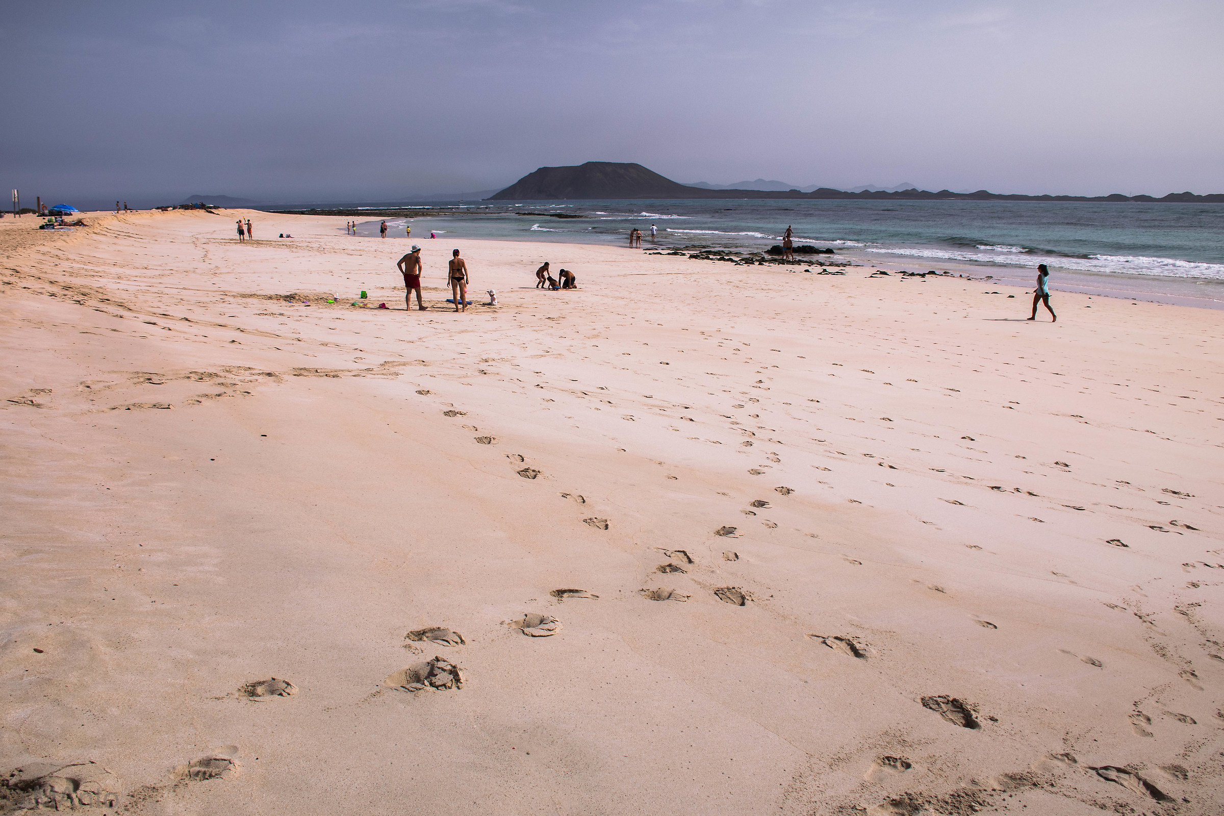 Orme e bassa marea sulla spiaggia