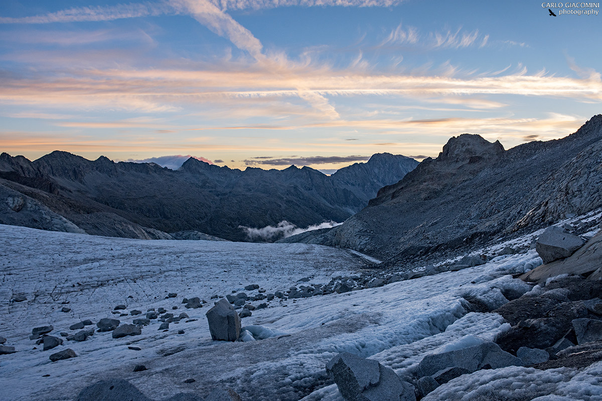 Alba striata sul ghiacciaio Mandrone