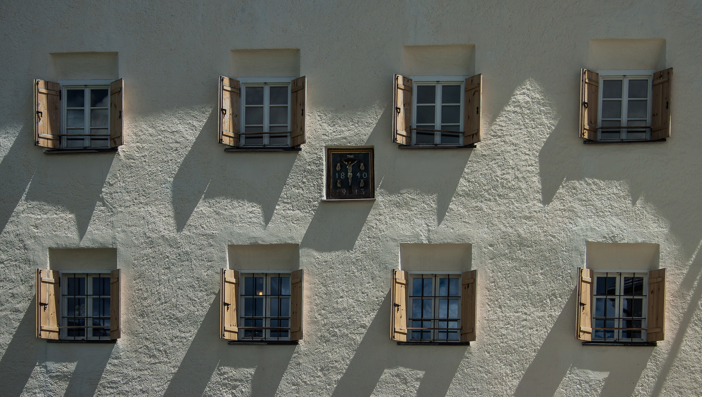 Regolarità. Facciata rifugio Santa Croce in Val Badia