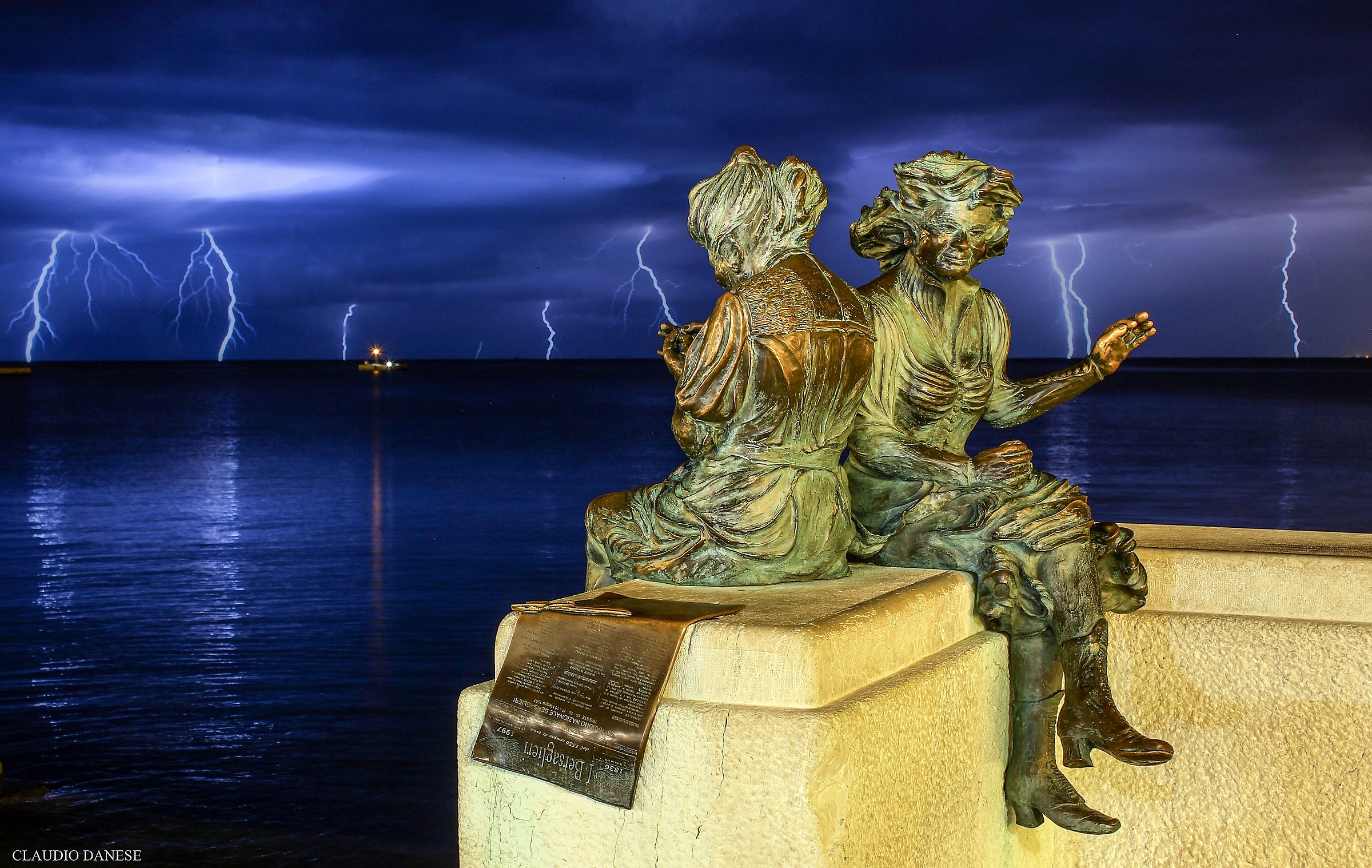 Le due cucitrici...in alta tensione!