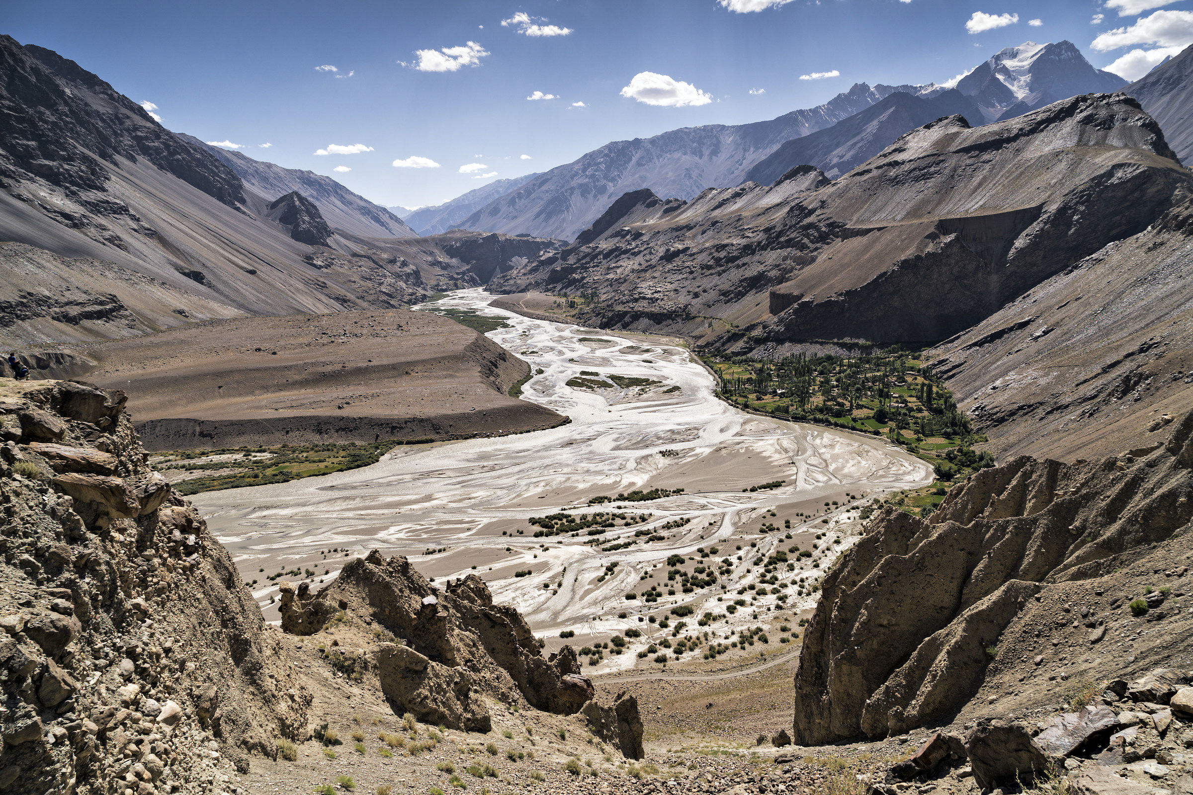 Between Roshorv and Savnob