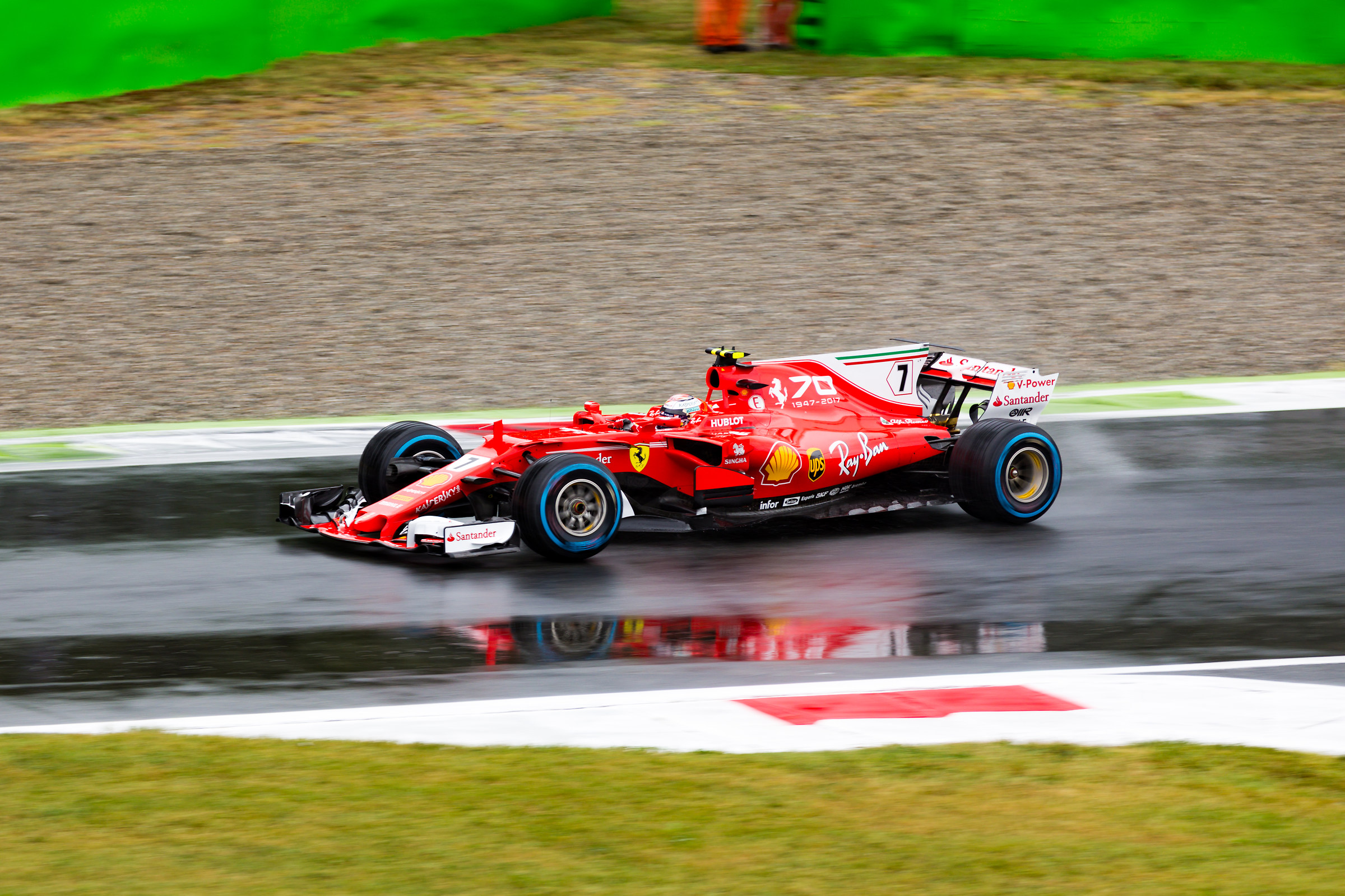 Kimi in counterweight on the wet