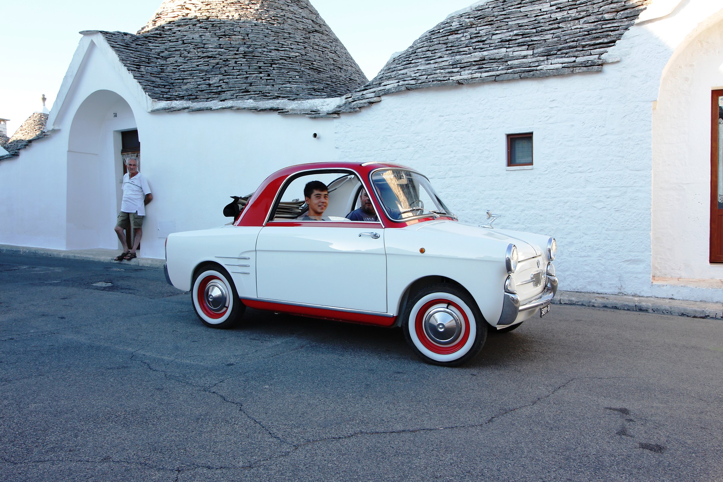 Auto storiche tra i trulli