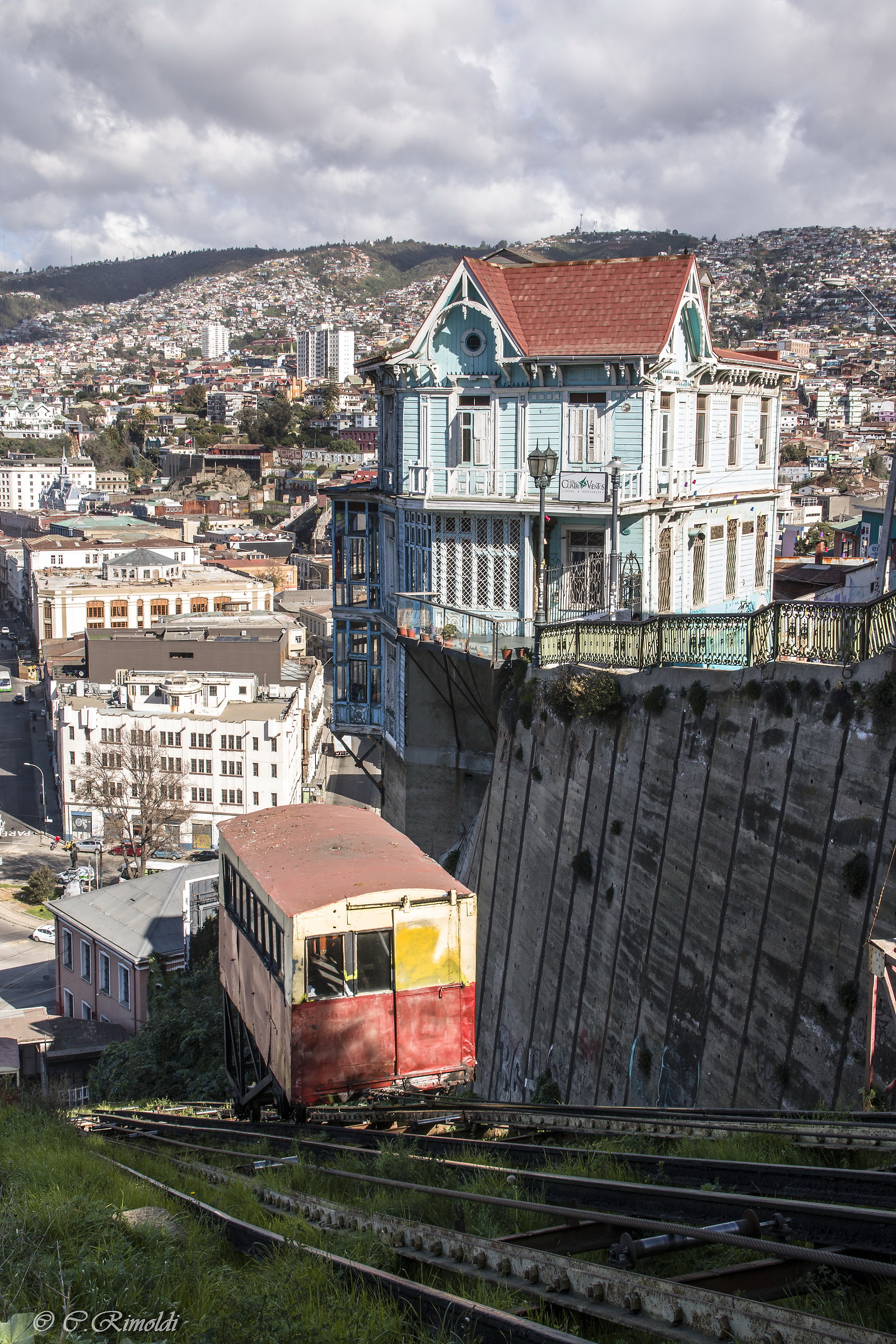 Up and down for Valparaiso