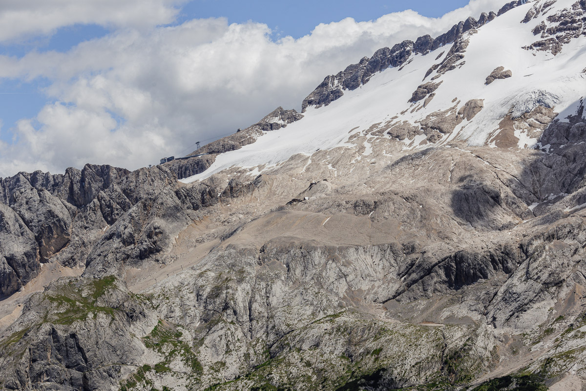 The Marmolada glacier in retreat ...
