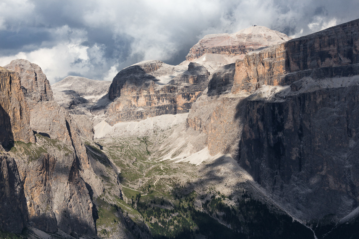 Threatening clouds, prelude to a thunderstorm ...
