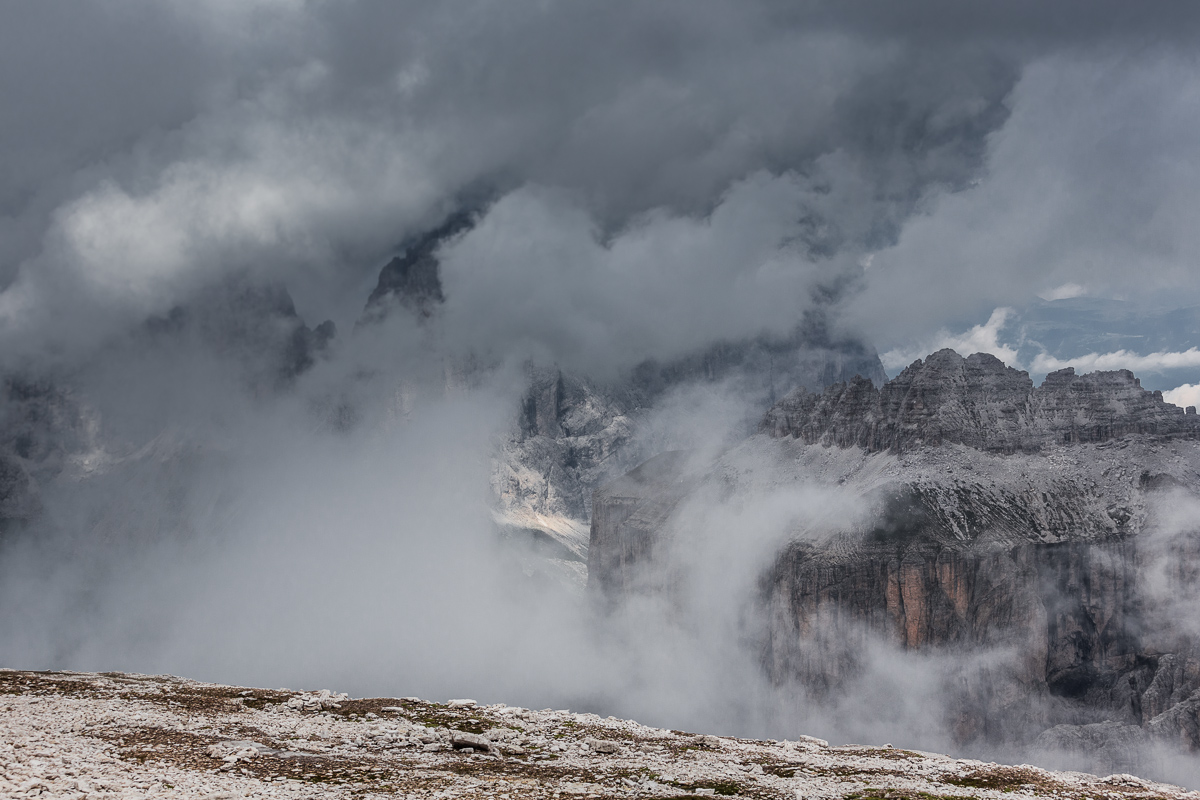 Sassolungo and Sella between threatening clouds ...