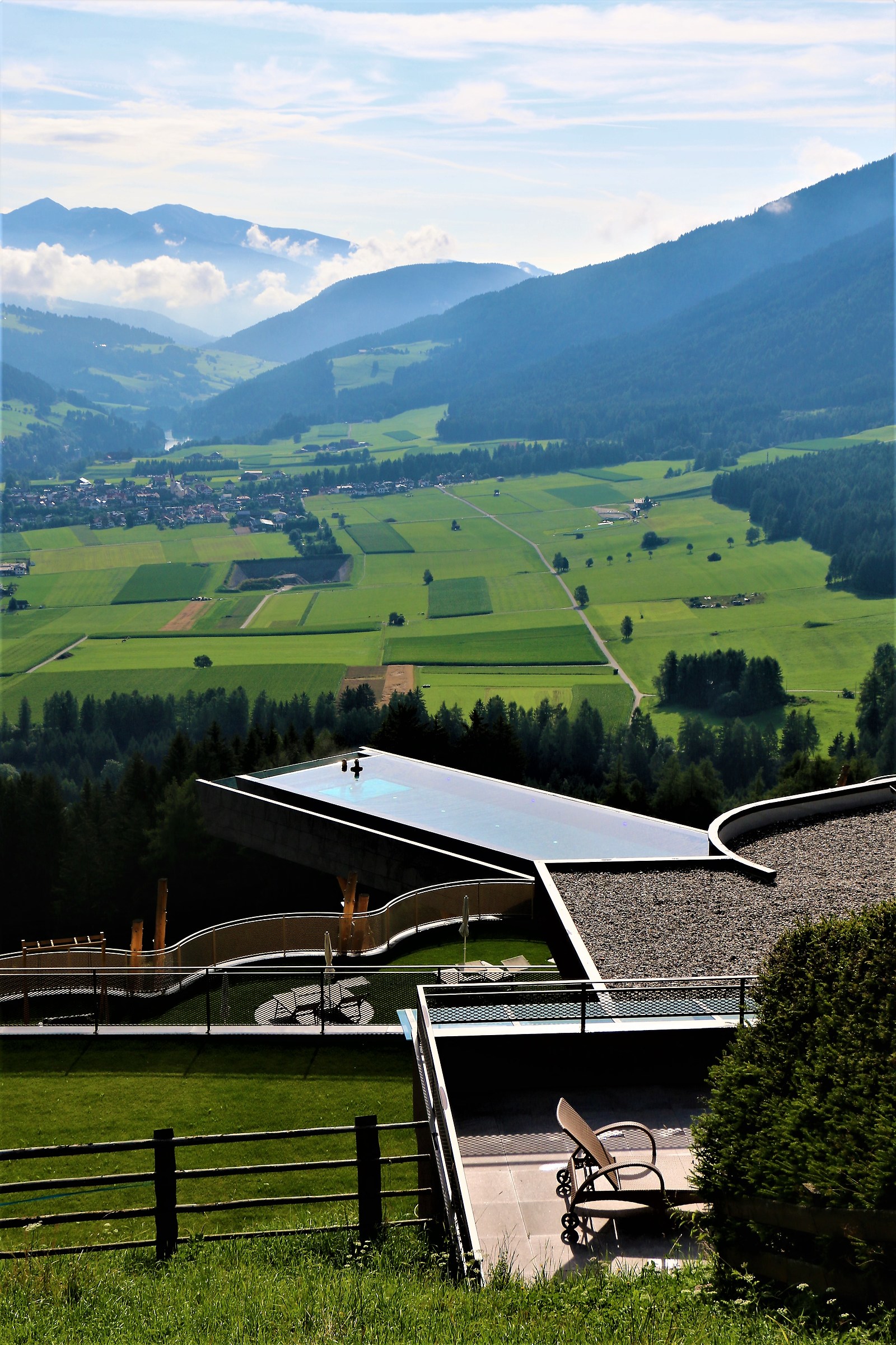 Have Valdaora at their feet