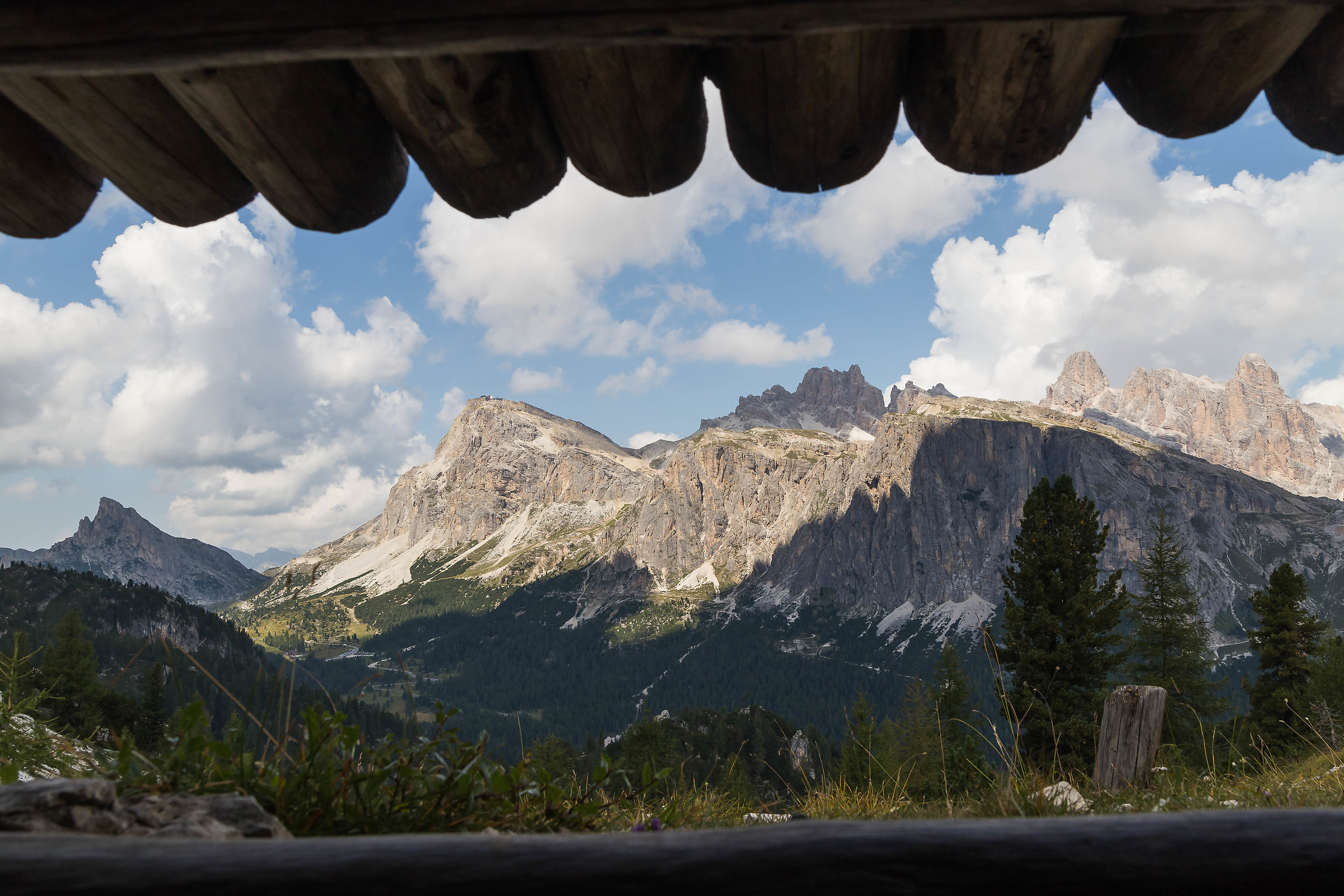 Il Lagazuoi visto da unatrincea