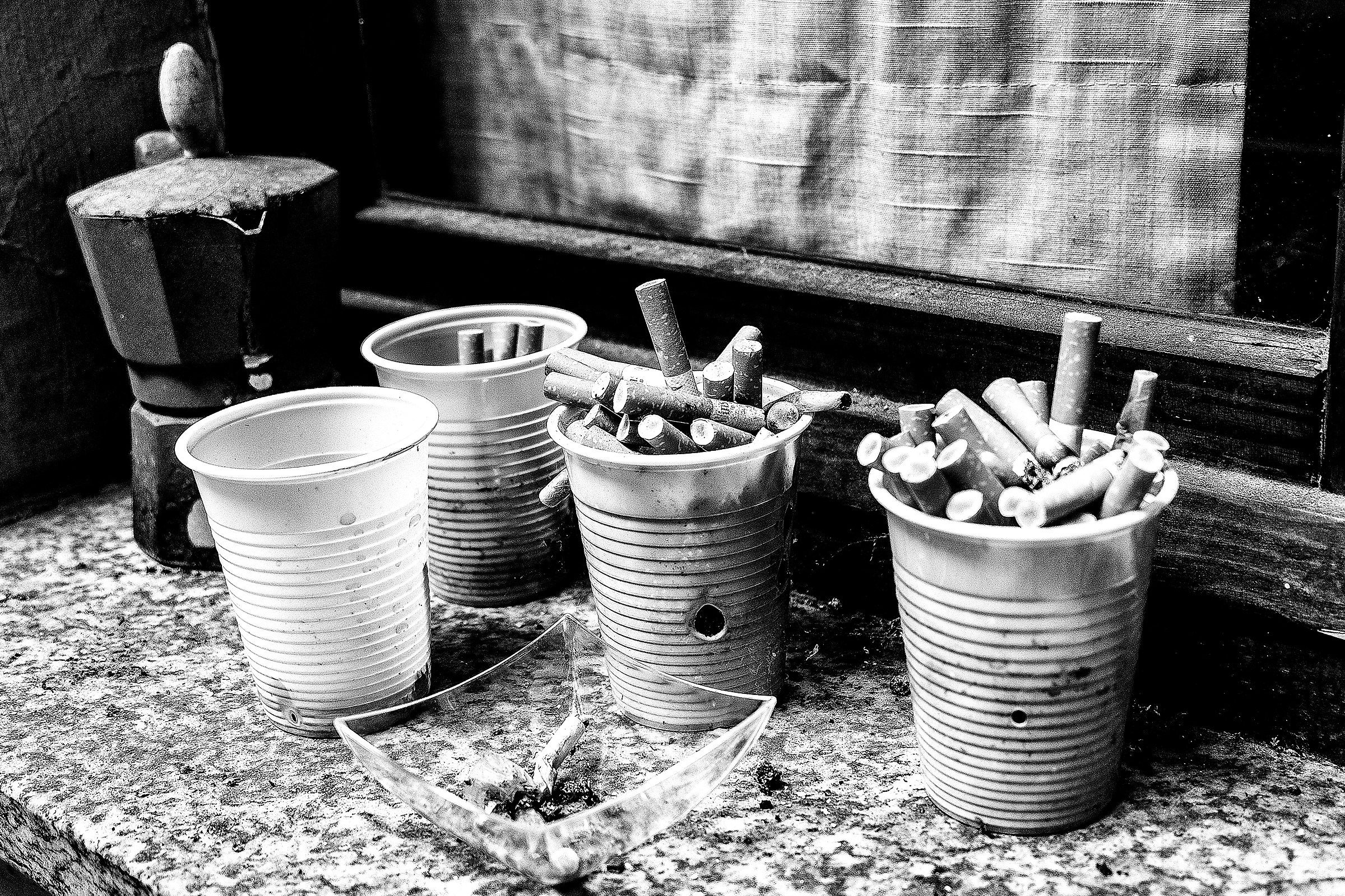 coffeè and cigarettes
