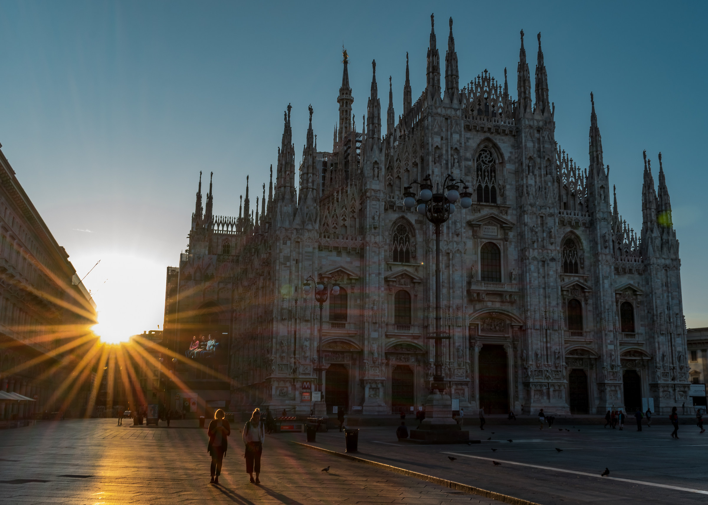 Alba su Piazza Duomo