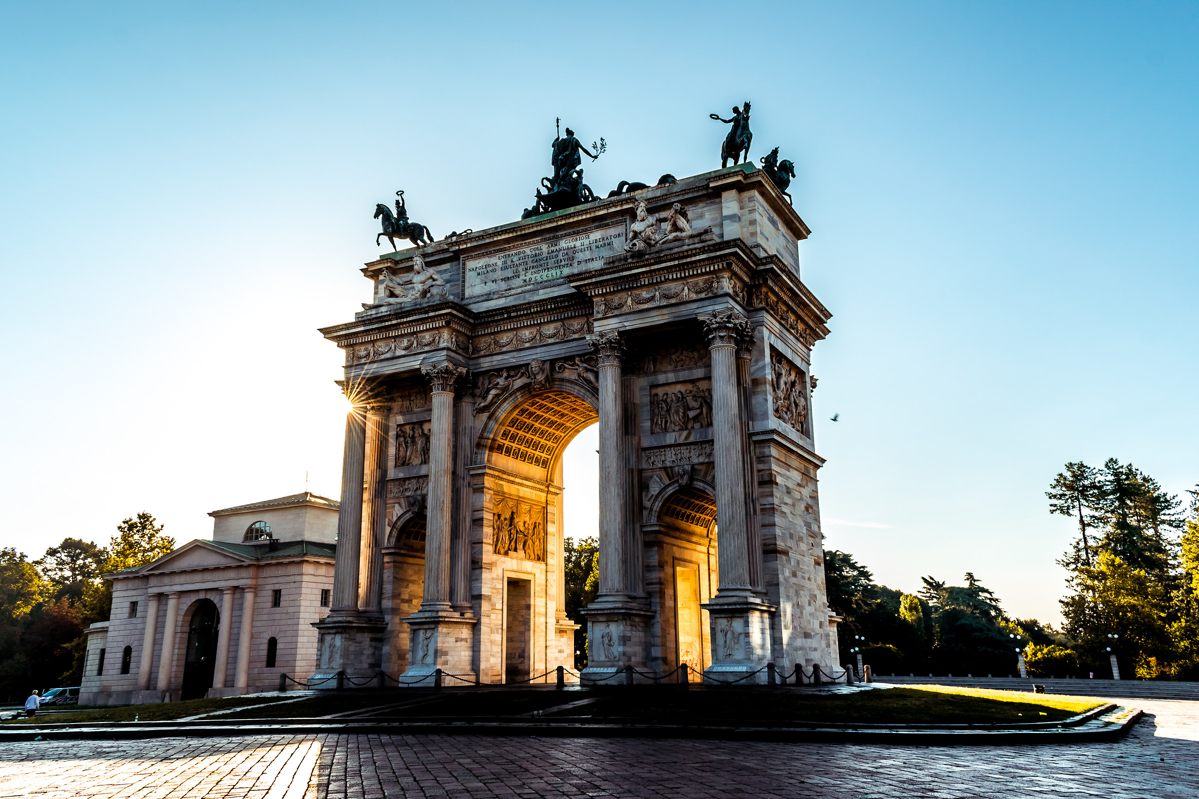 L'alba sull'Arco della pace