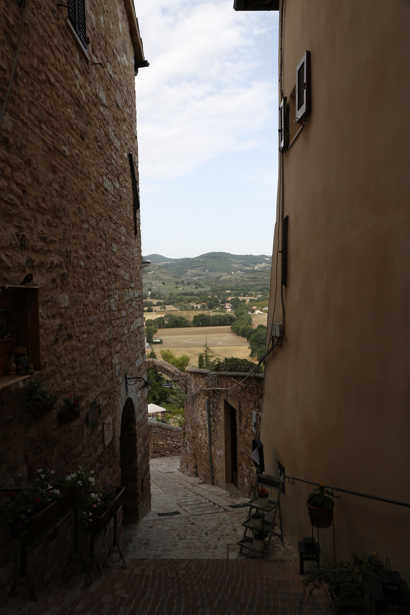 alla fine si apre uno scorcio della vallata