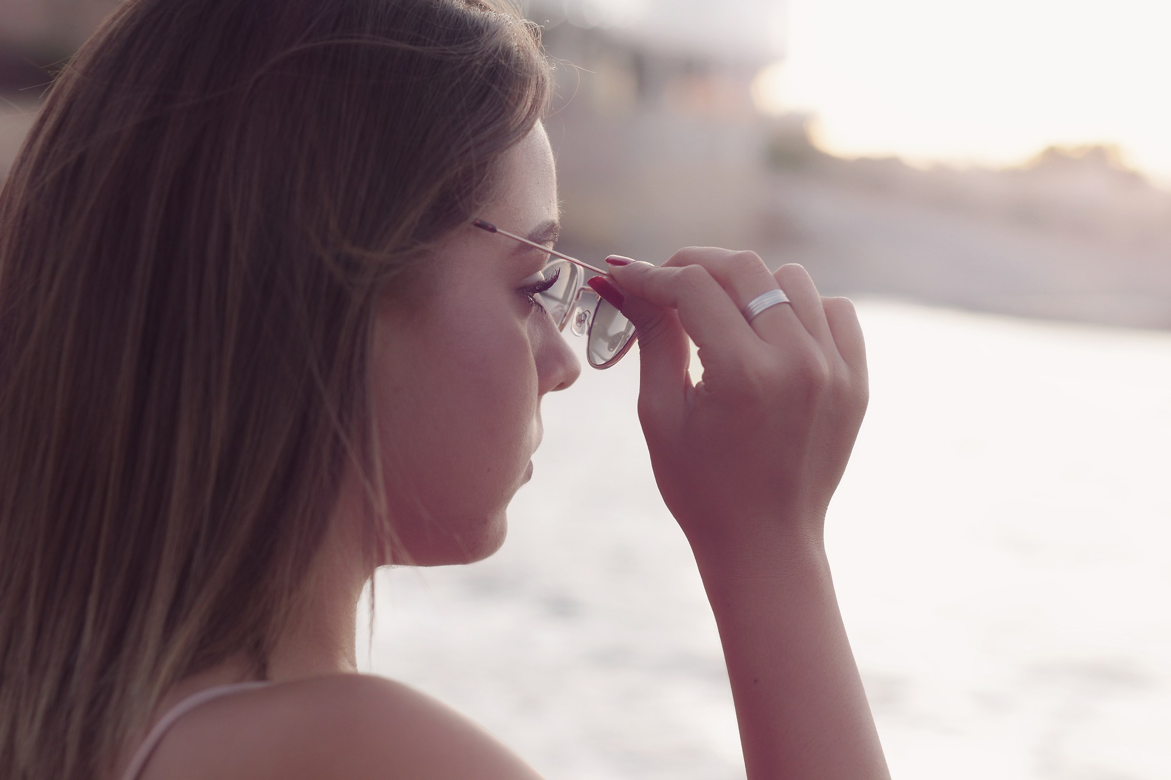 Lights and reflections on glasses