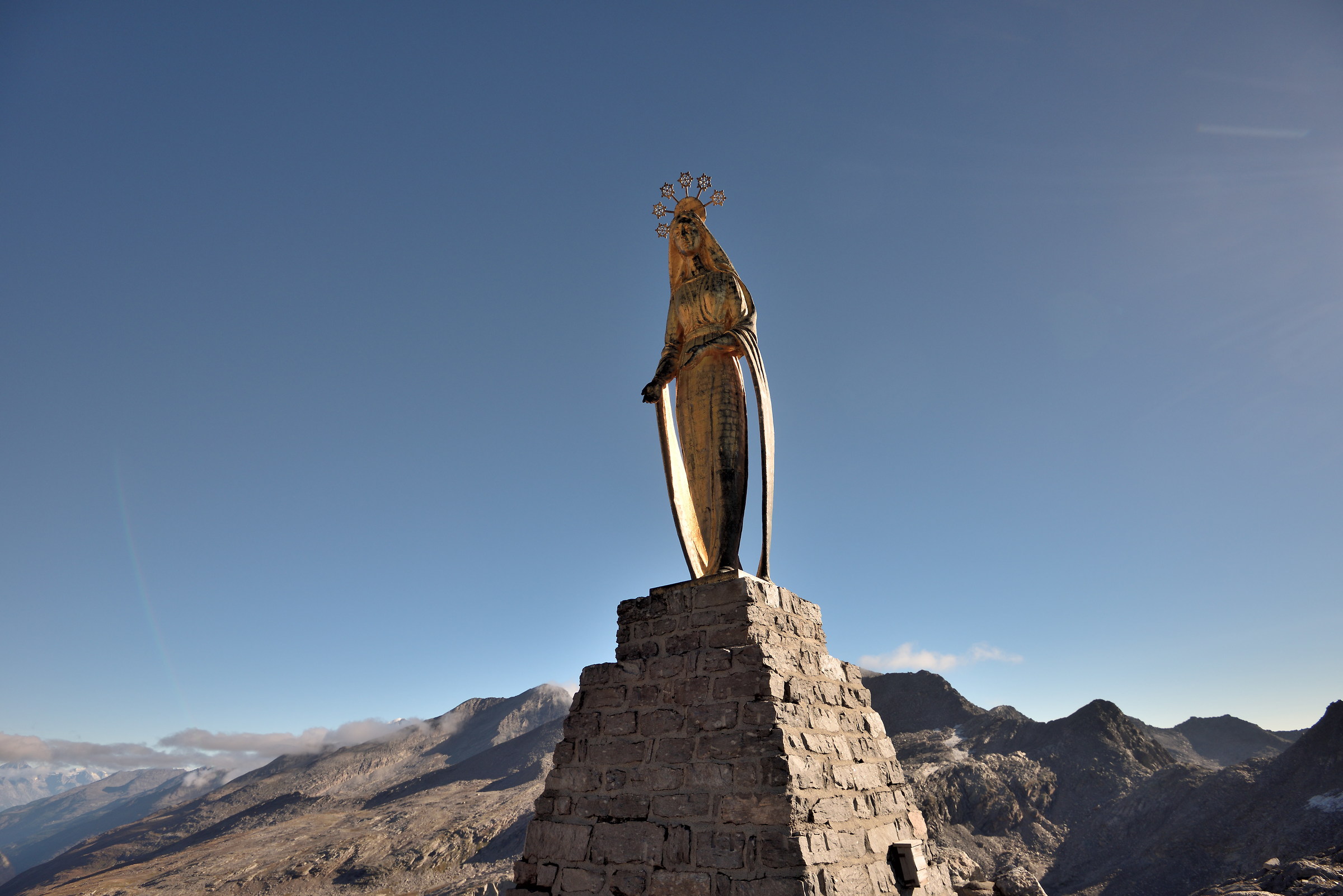 the statue of the Madonna delle Nevi