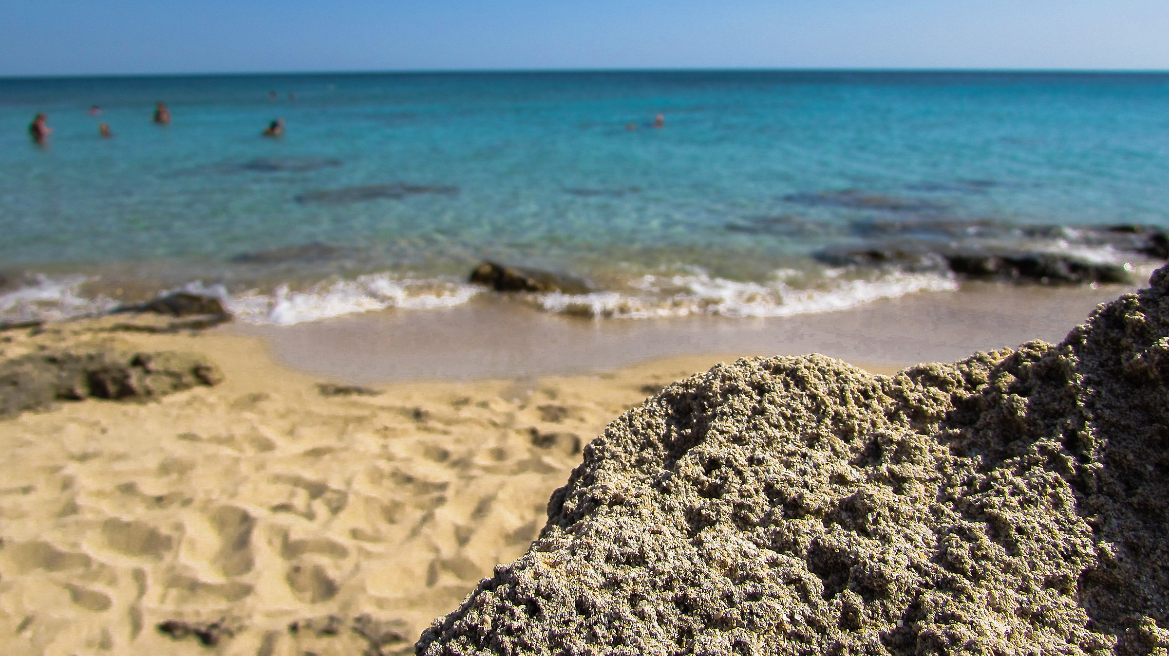 Scoglio in riva al mare