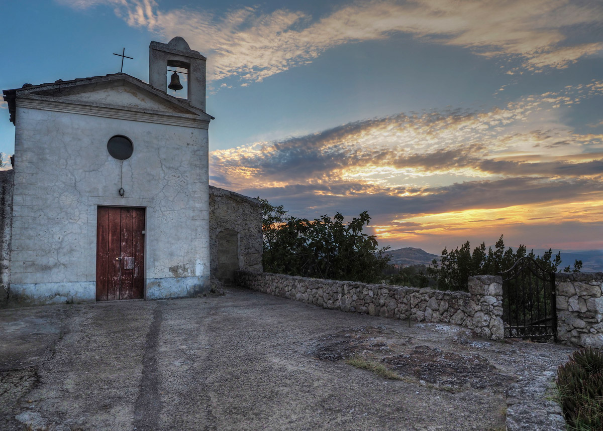 La chiesetta in campagna