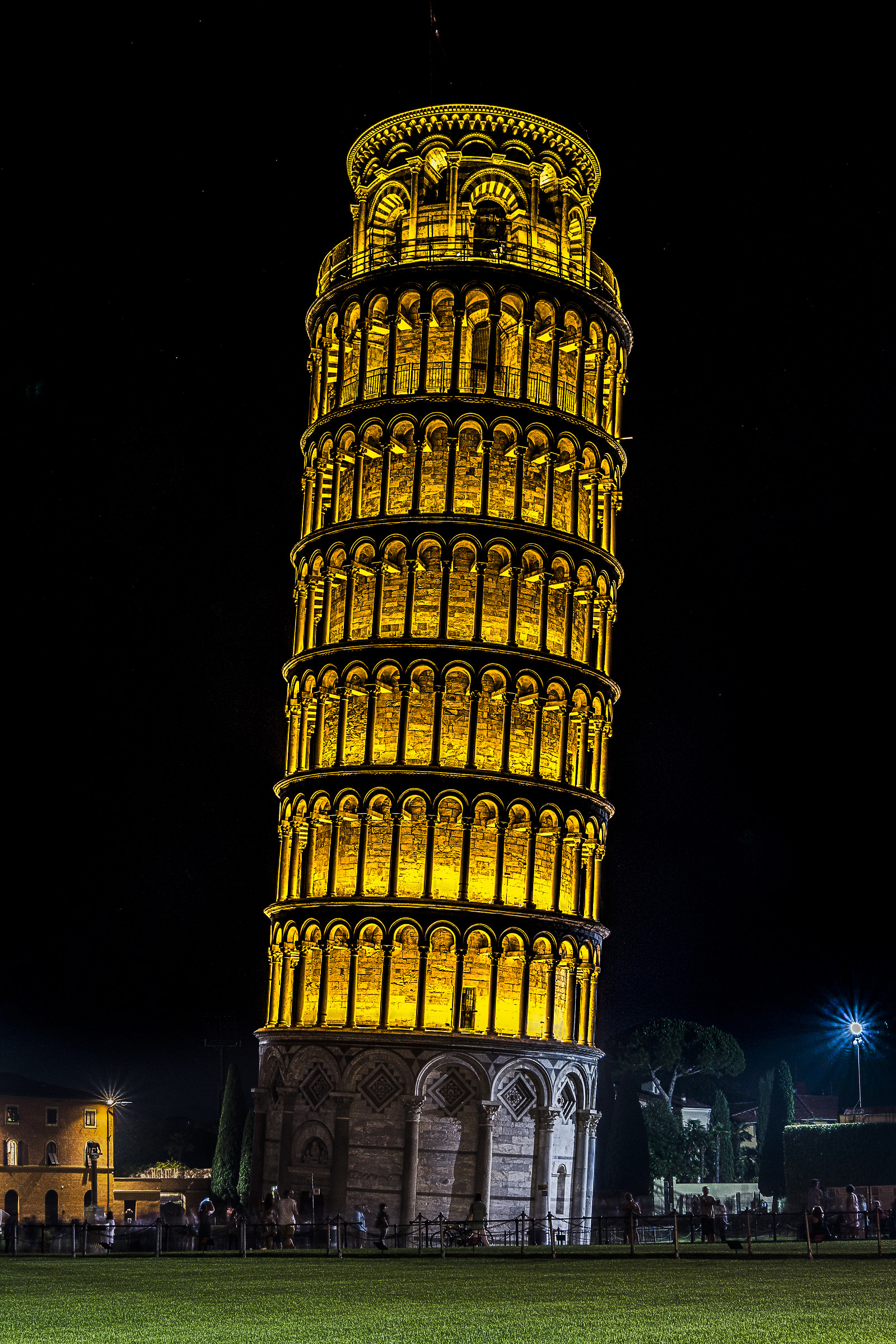 Sua maestà la torre la notte di San Ranieri