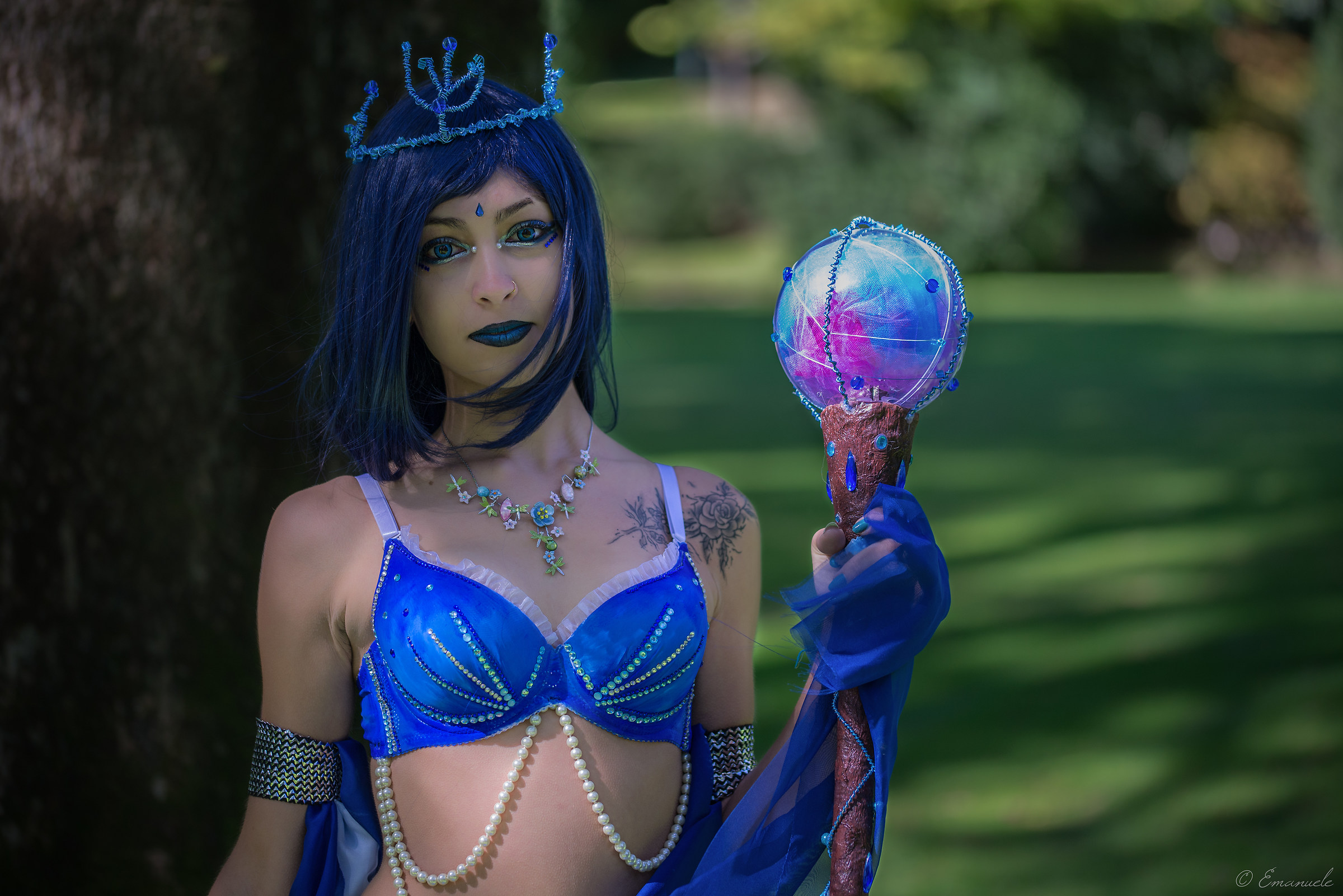 Cosplayer in blue