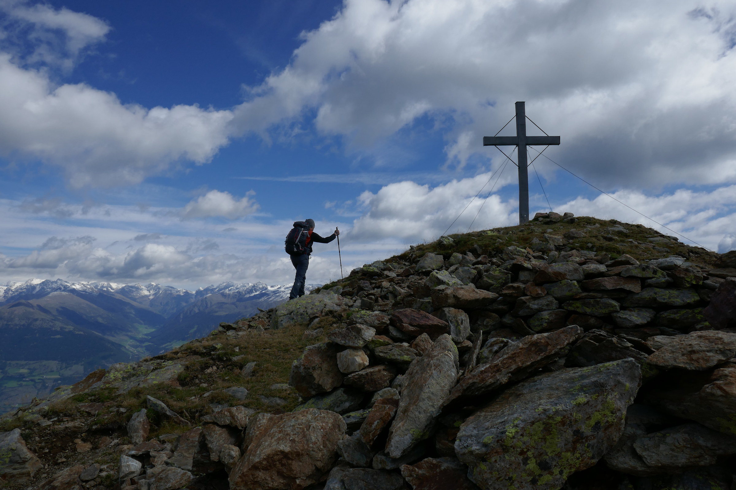 Domus dominates in montium vertices