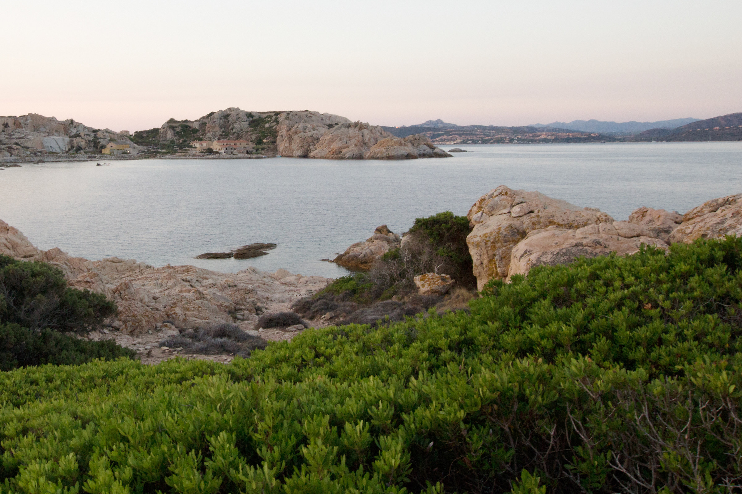 La Maddalena: alba su cala Francese
