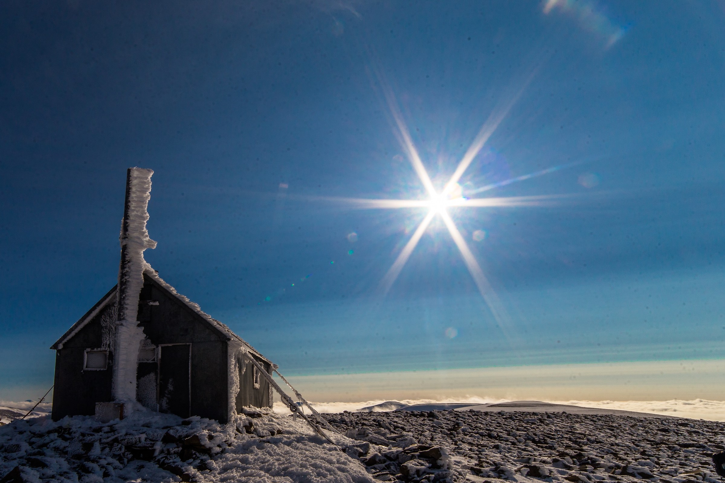 Nordenskjøldtoppen hut at the summit