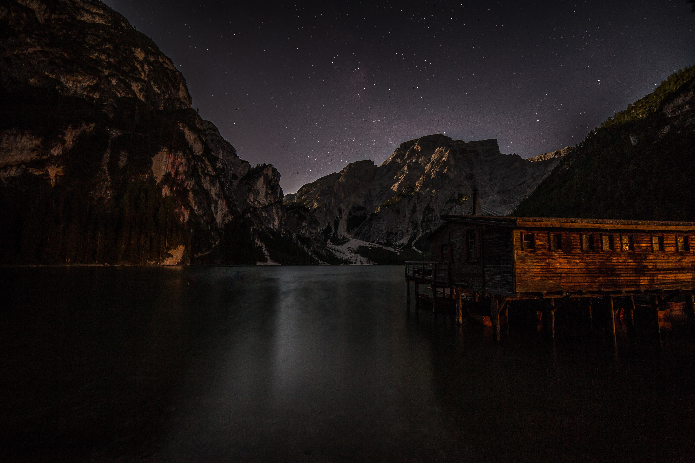 Lago di Braies in notturna