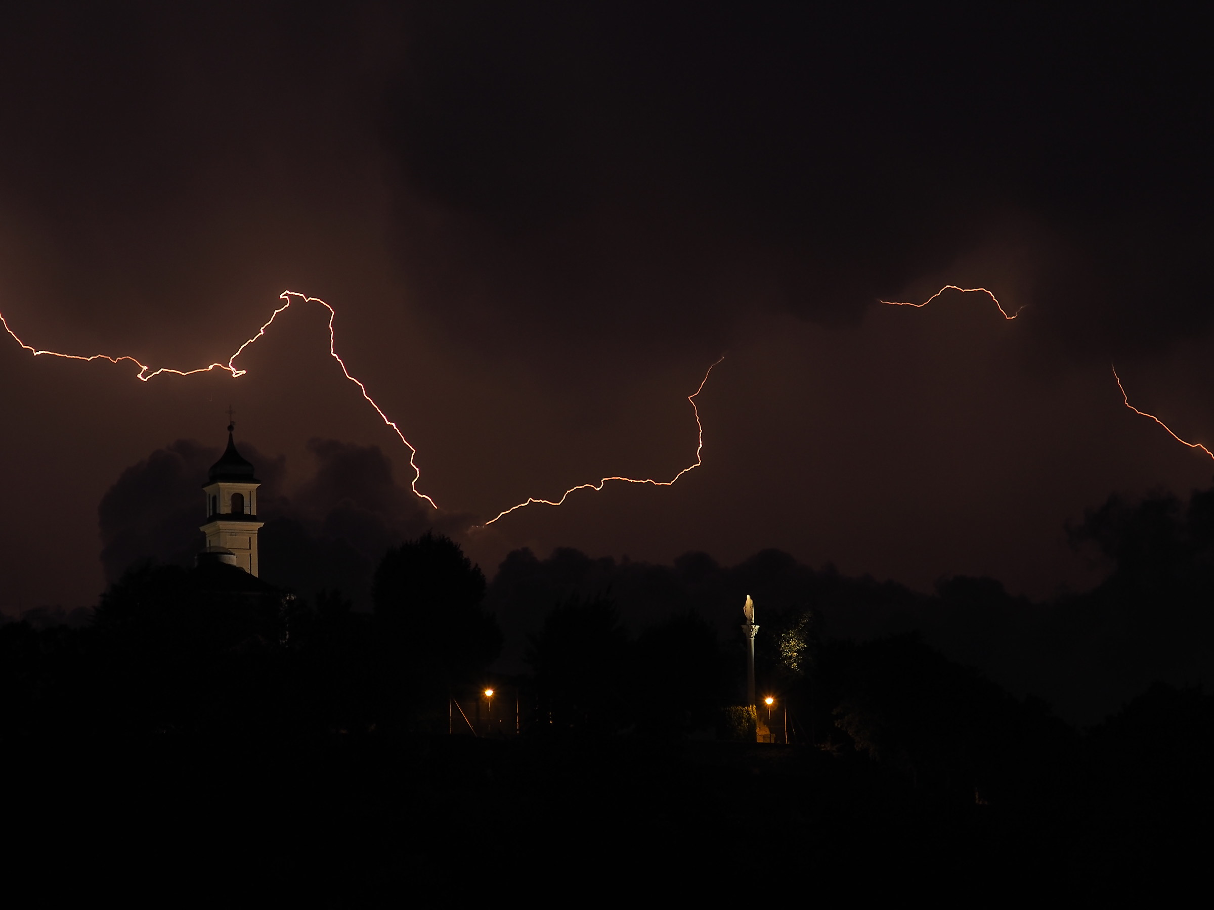 lampi sulla collina 1