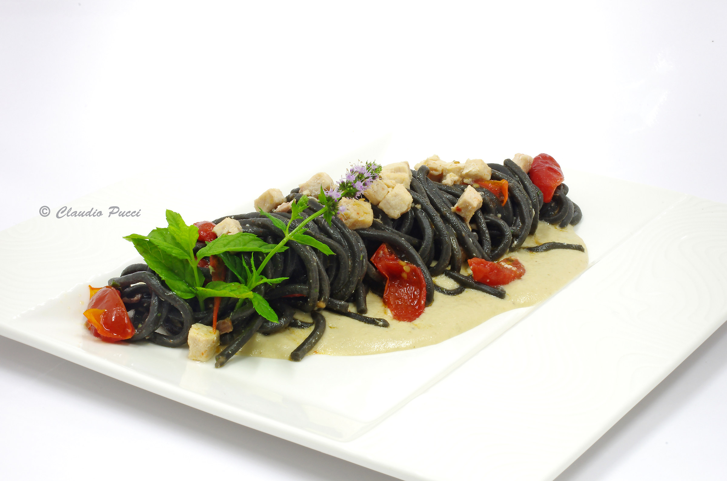 Black tuna shawls with buffalo and melanian sword