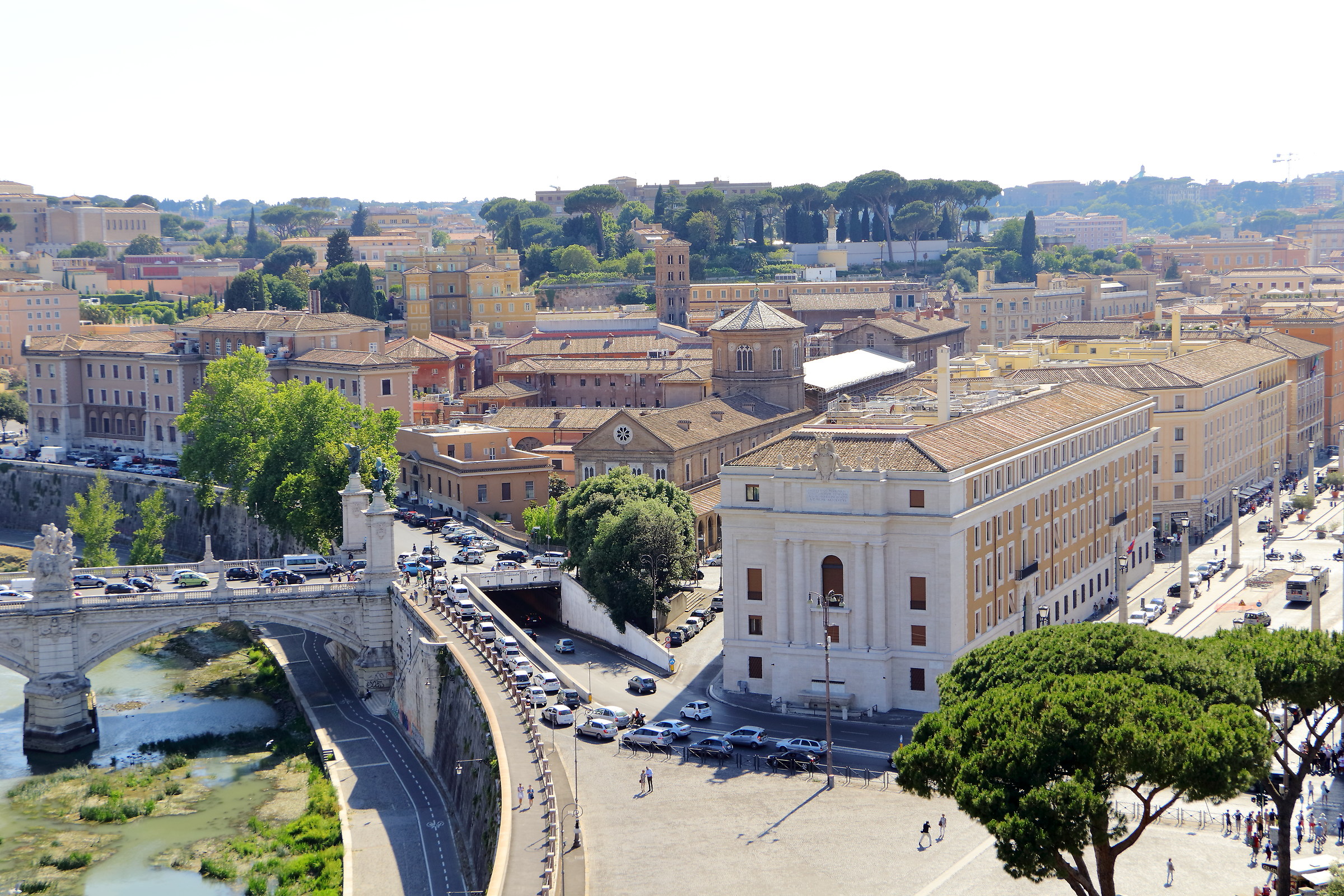 Longitudinal road towards Trastevere