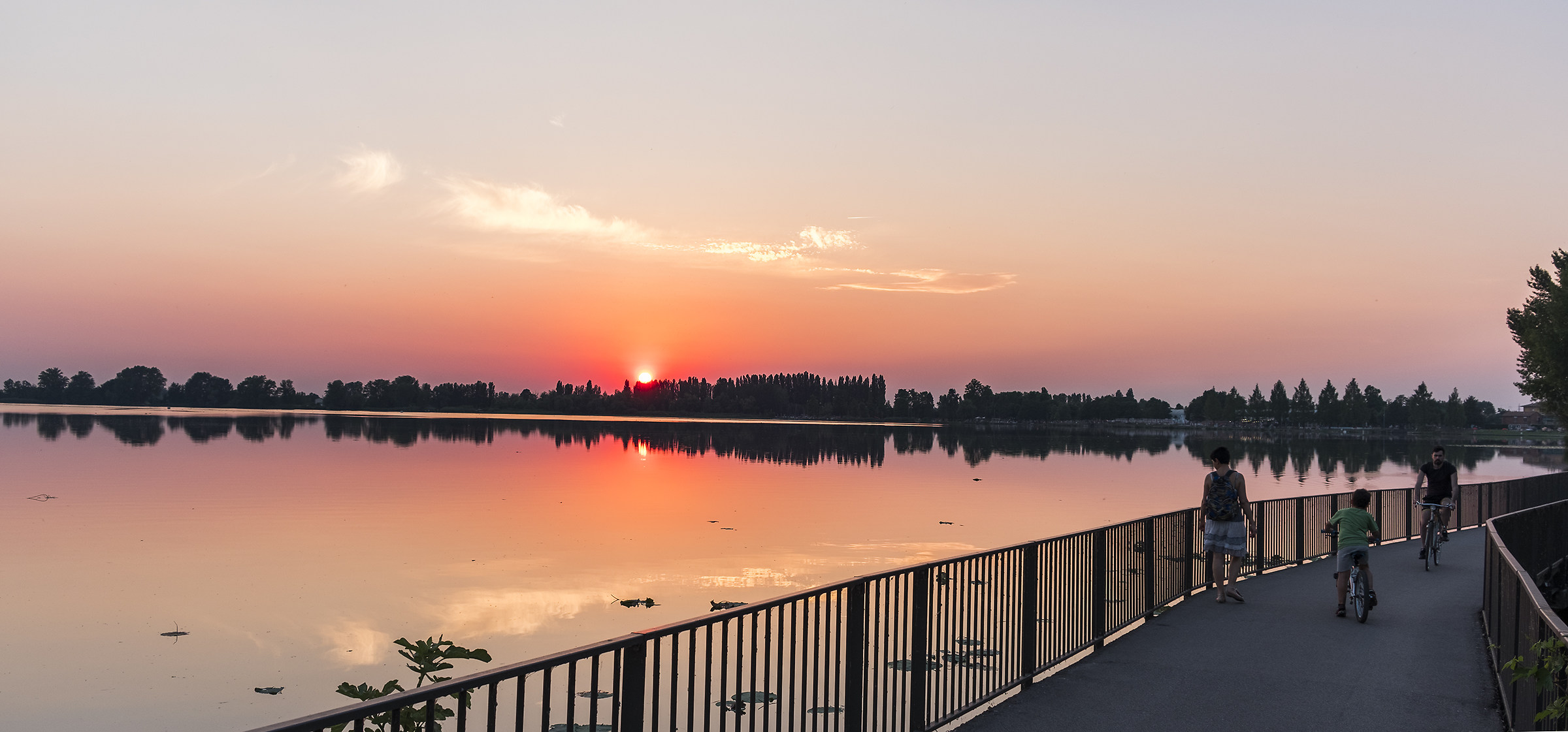 Walking Al Sunset ...