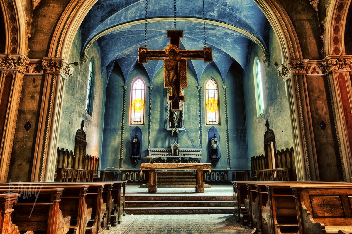 Chiesa blu navata centrale