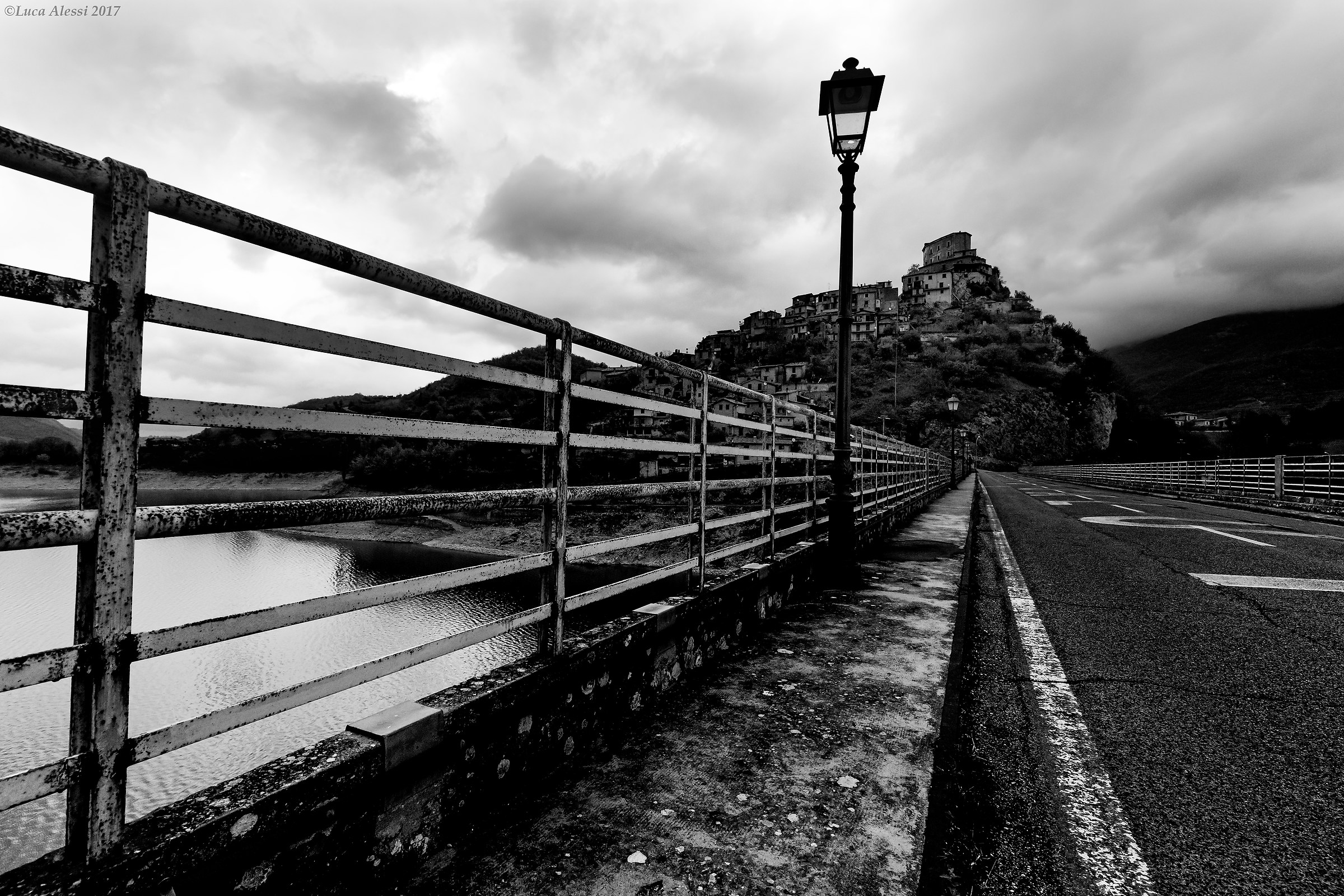 Castel di Tora, lago del Turano
