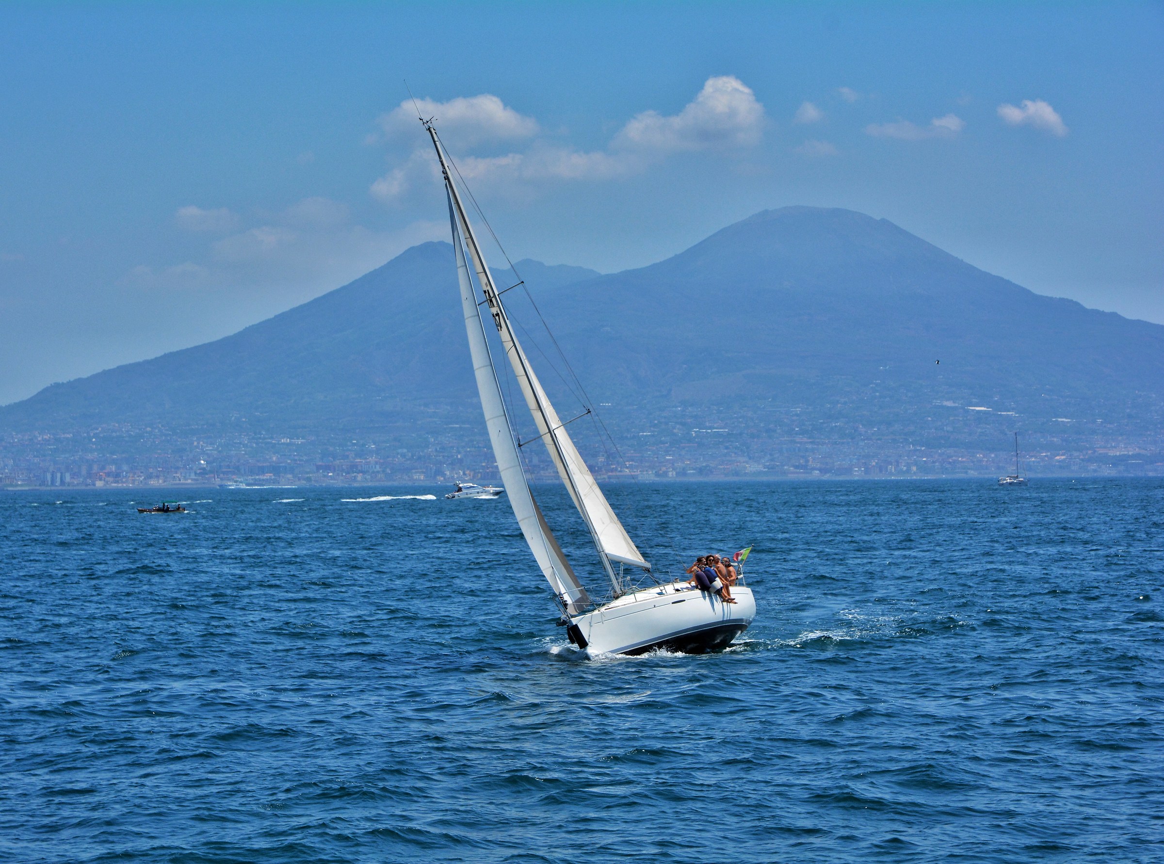 Sail at the foot of Mount Vesuvius