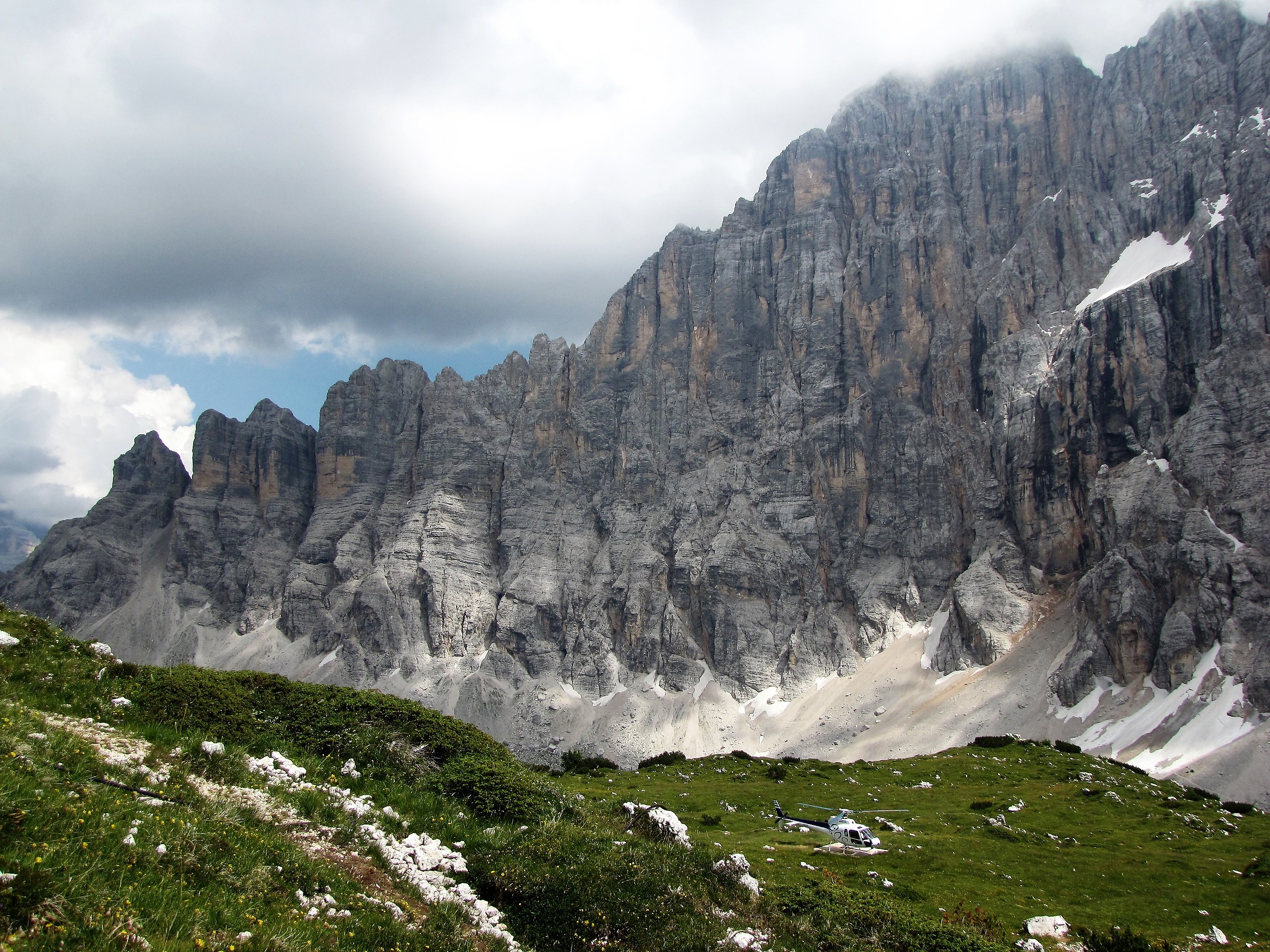 L'elicottero sotto il Muro