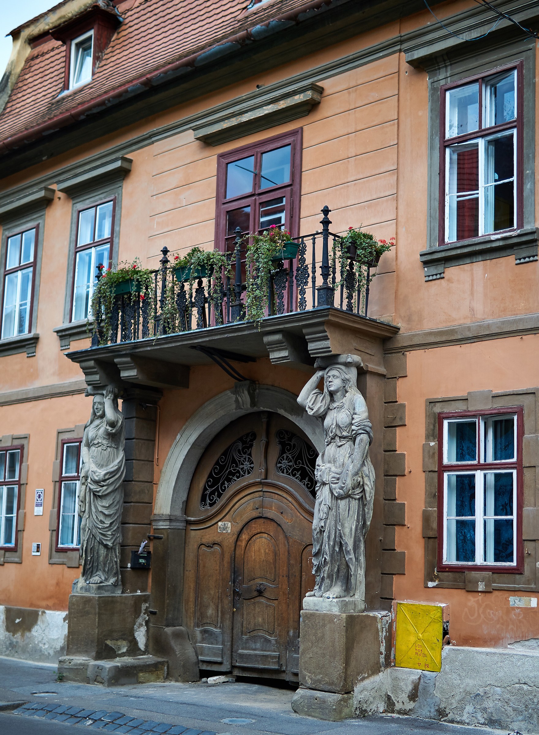 Sibiu, Casa cu Cariatide