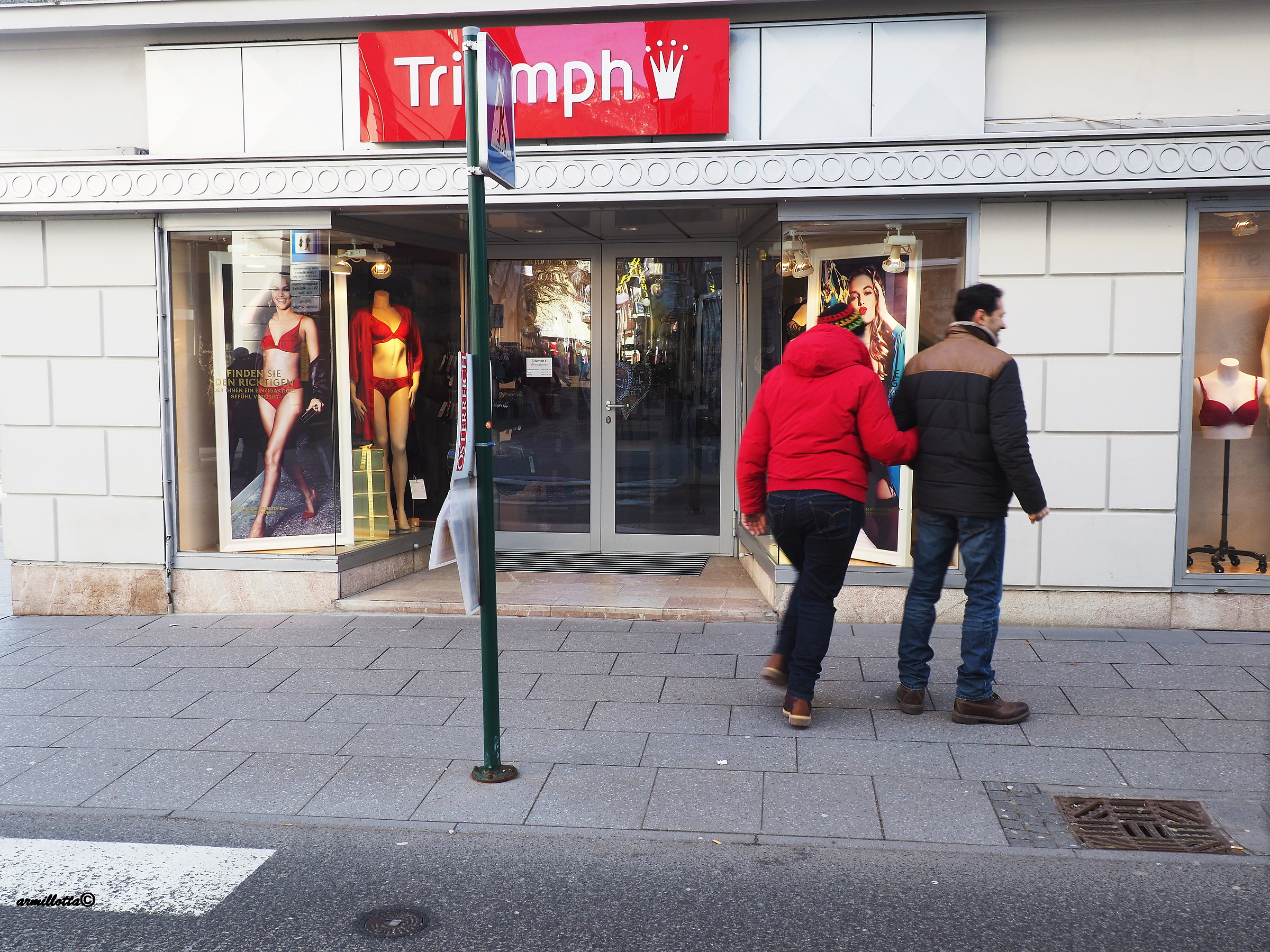 distratti dal negozio