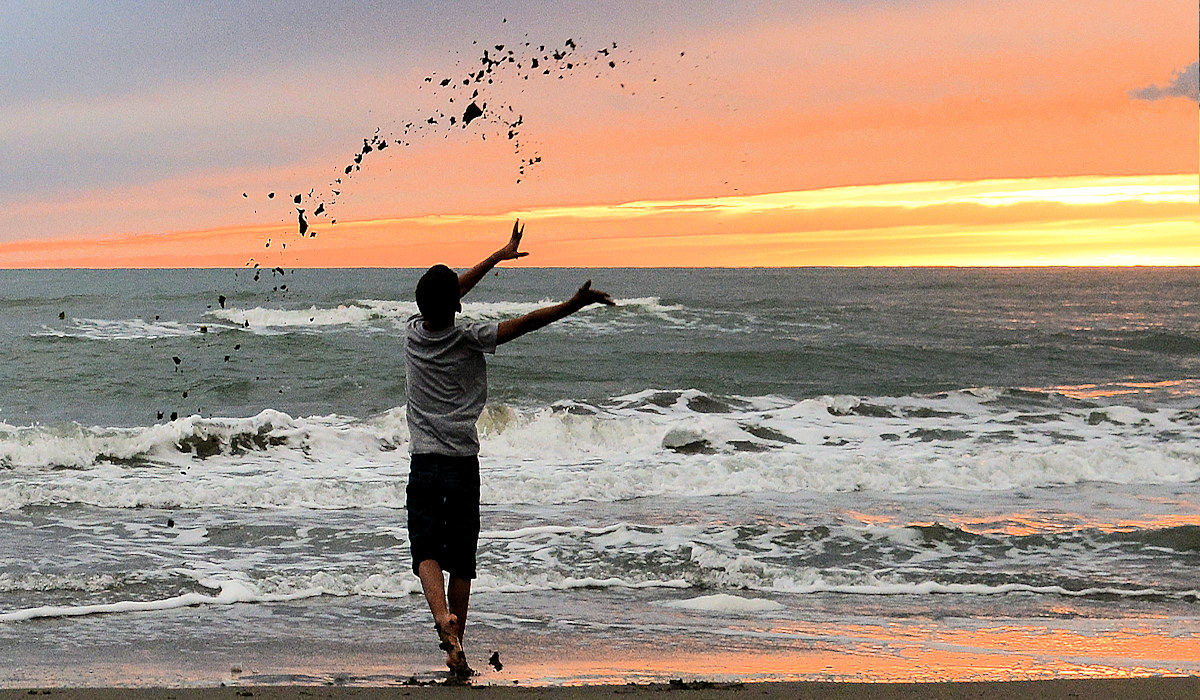 Fingerpaint: I paint it with my hands.