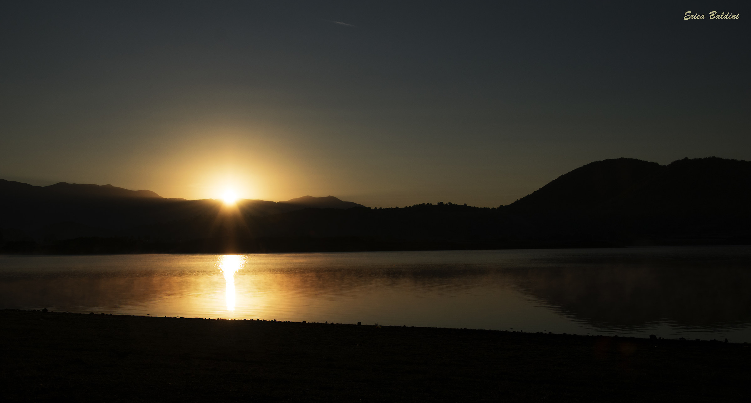 Alba sul lago di Canterno