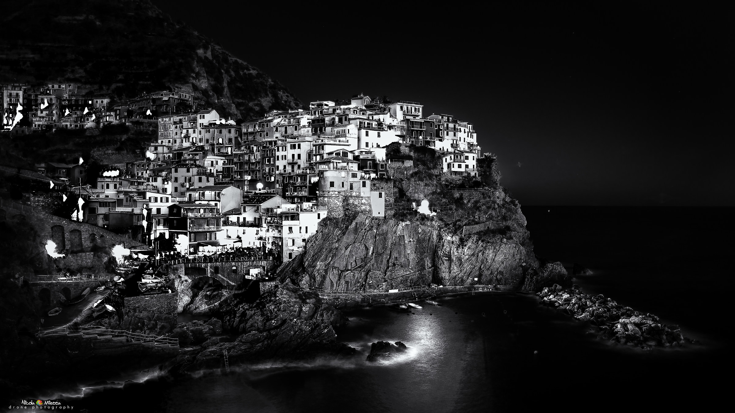 Manarola b&w