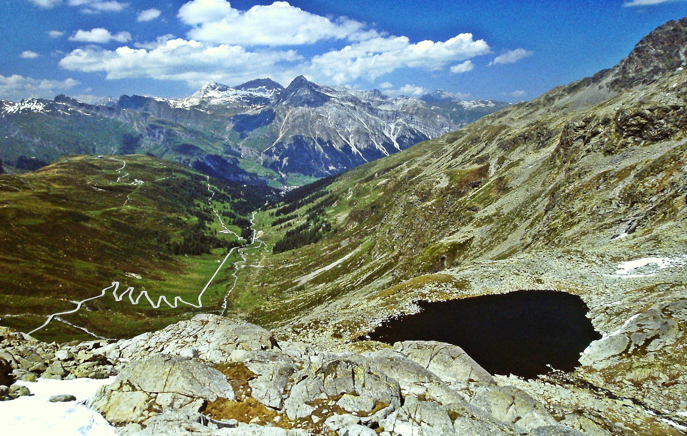 287 - lo scuro occhio del monte - SO Passo Spluga