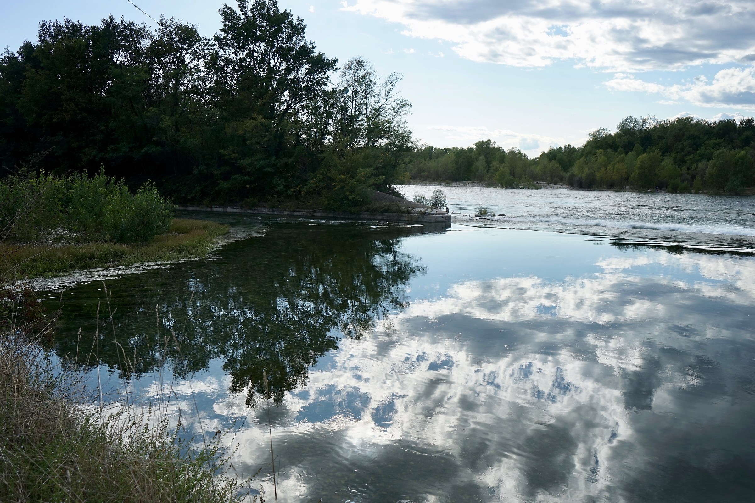 Ansa on Ticino where Naviglio G. Oleggio (goes)