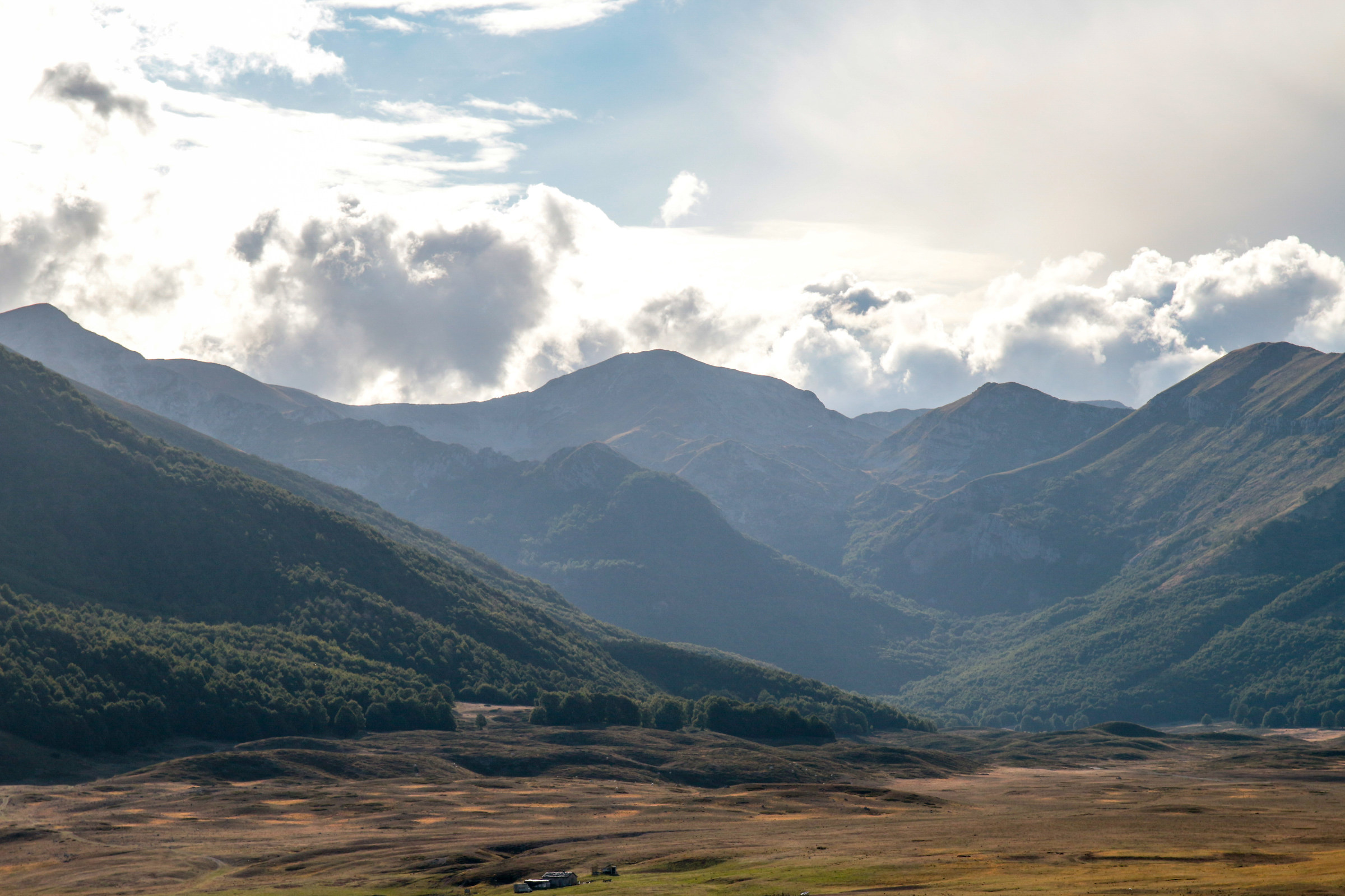 The planes of Pezza from the Colletto di Pezza.