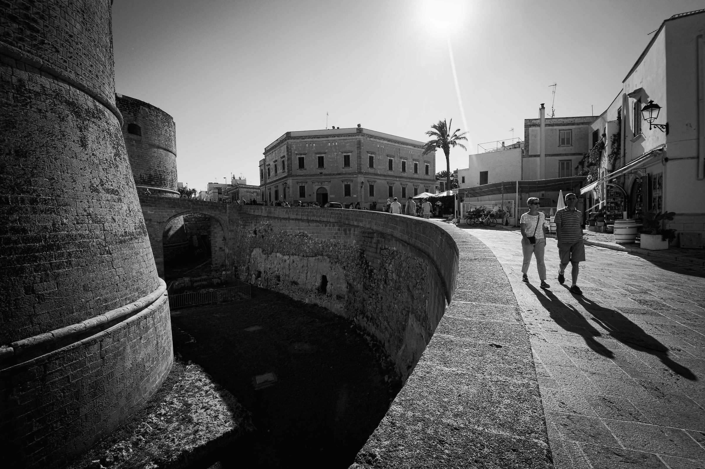 Walking under the sollee