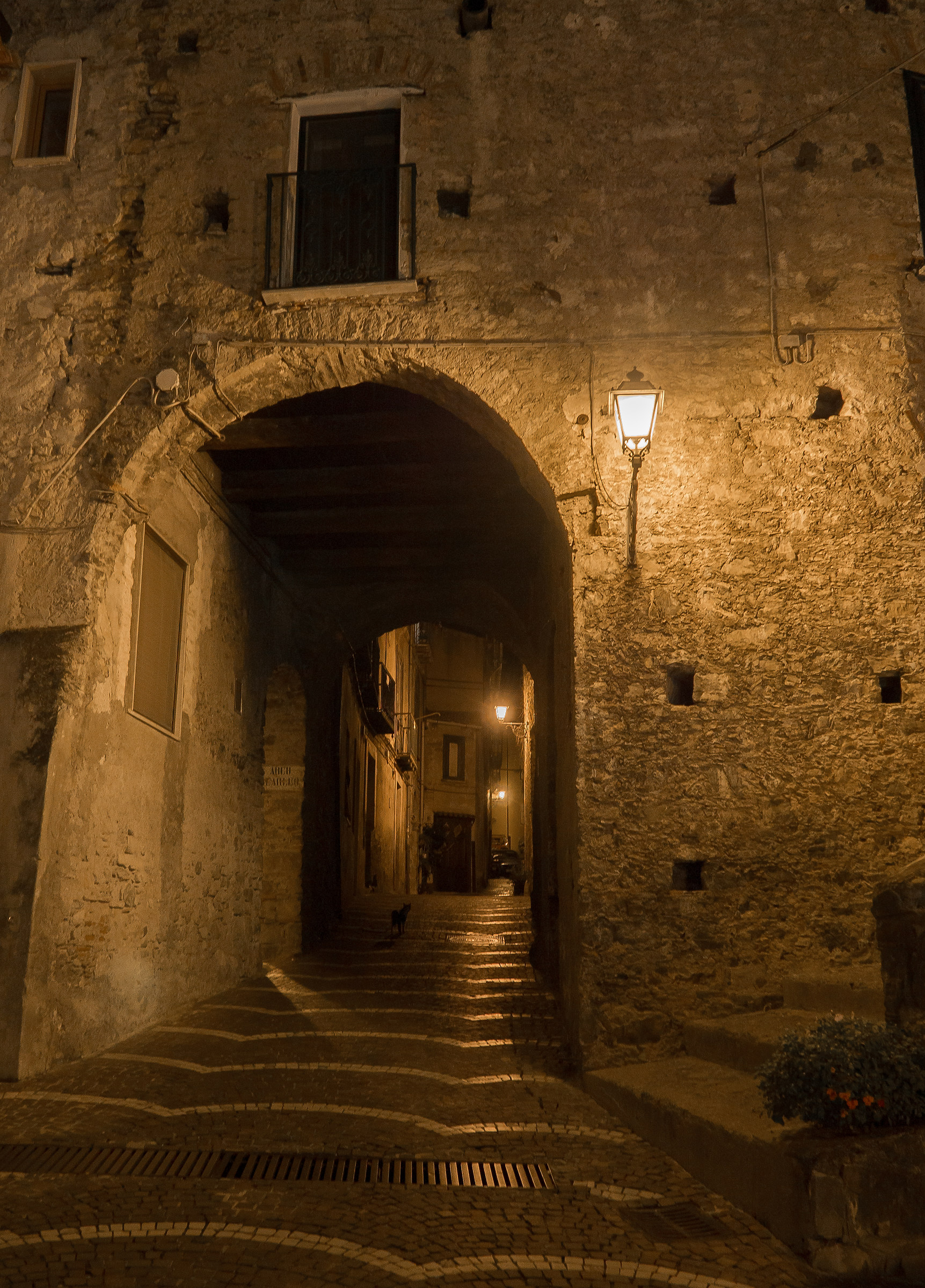 Nei vicoli di Vibonati